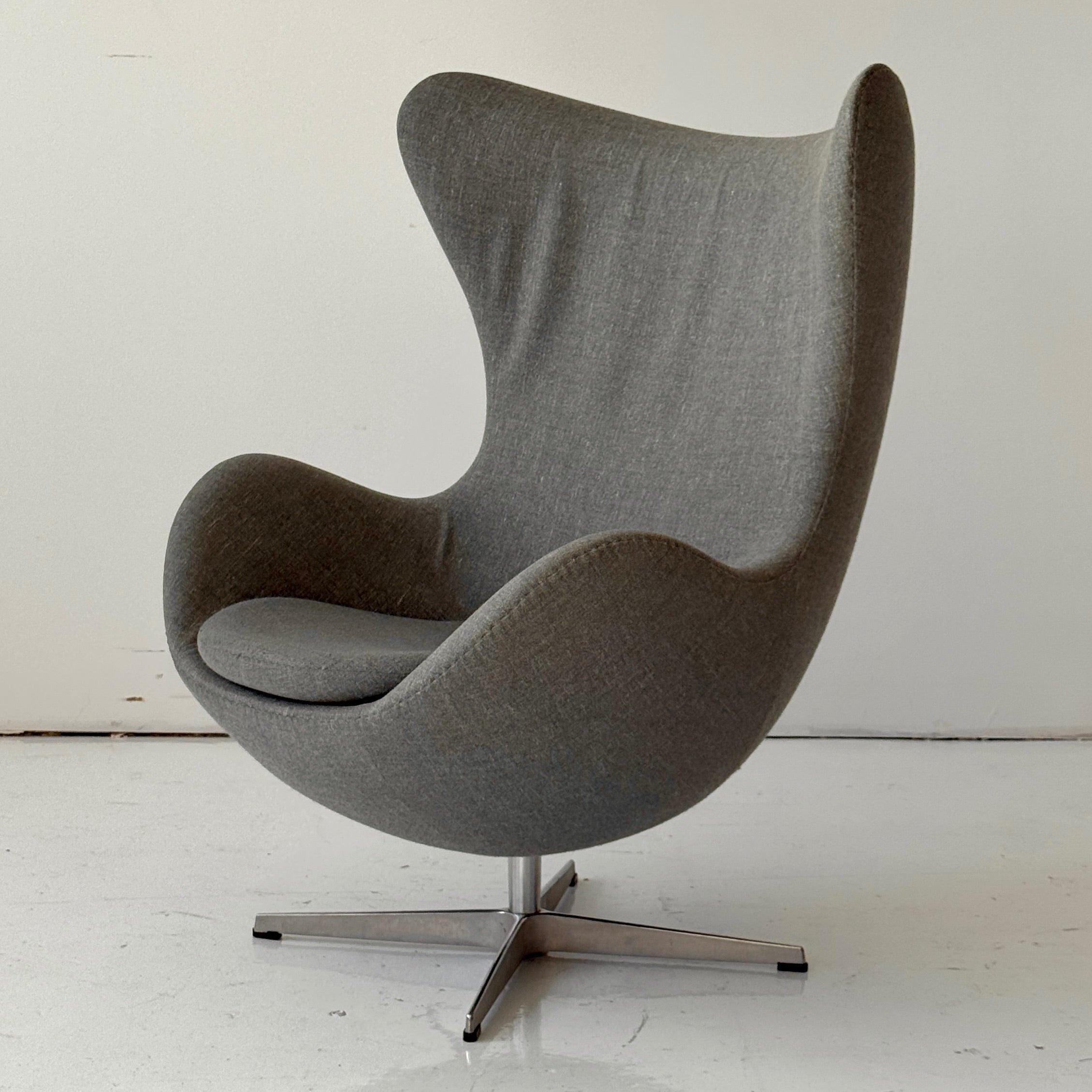Arne Jacobsen 3170 FRITZ HANSEN グレー Series 7 Chair 3107 - Colored Ash - Front Upholstered