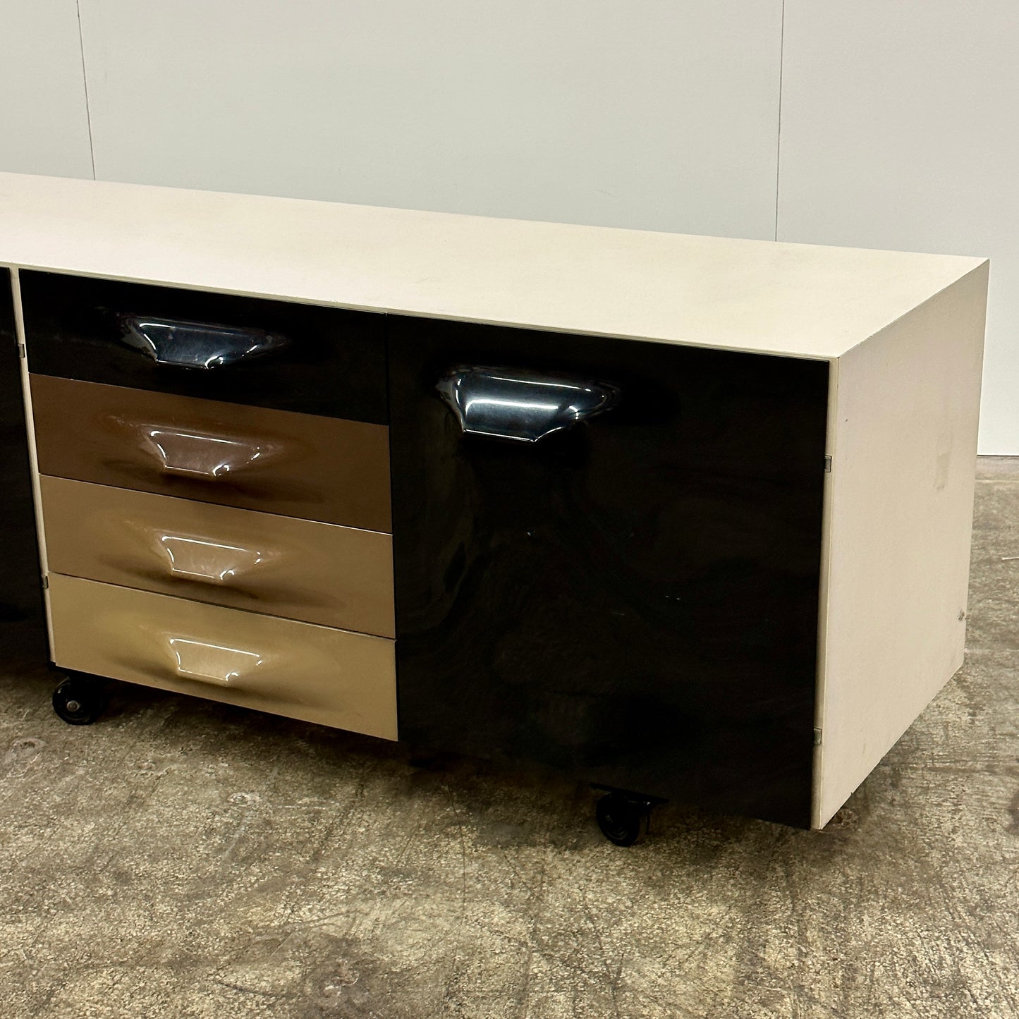 DF2000 Cabinet/Credenza by Raymond Loewy for Doubinsky Freres