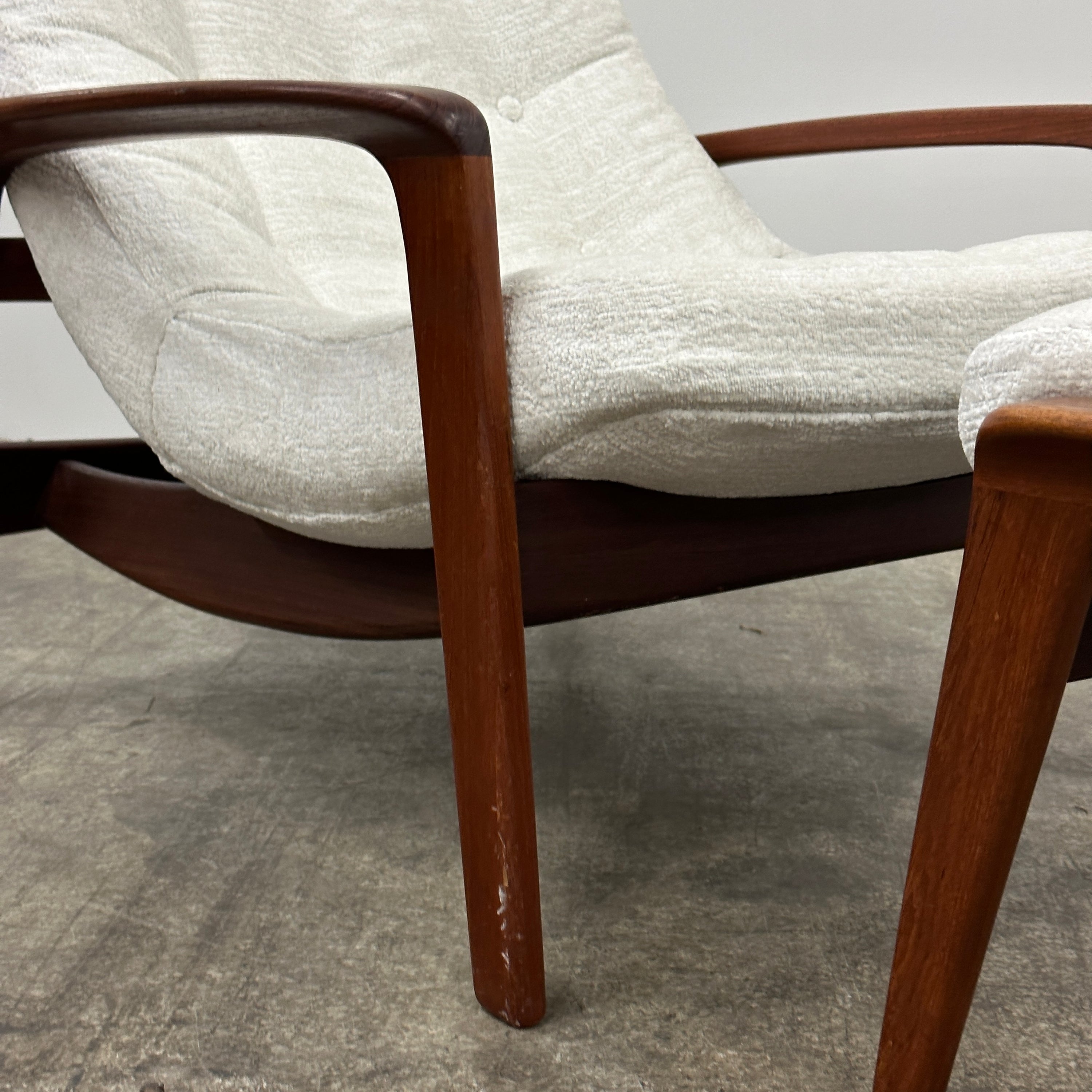 Scoop Lounge Chair/Ottoman by R. Huber