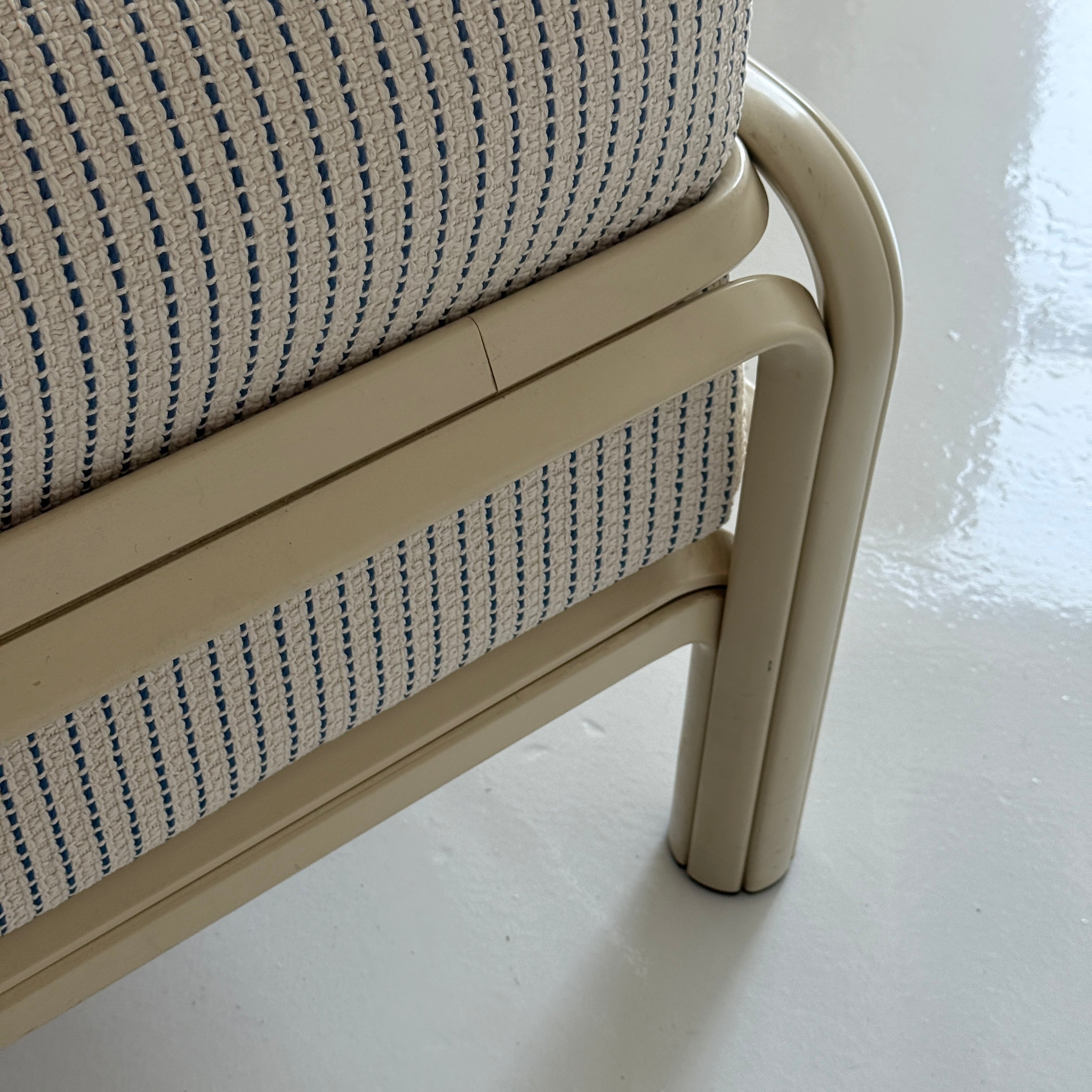 Orsay Sofa by Gae Aulenti for Knoll