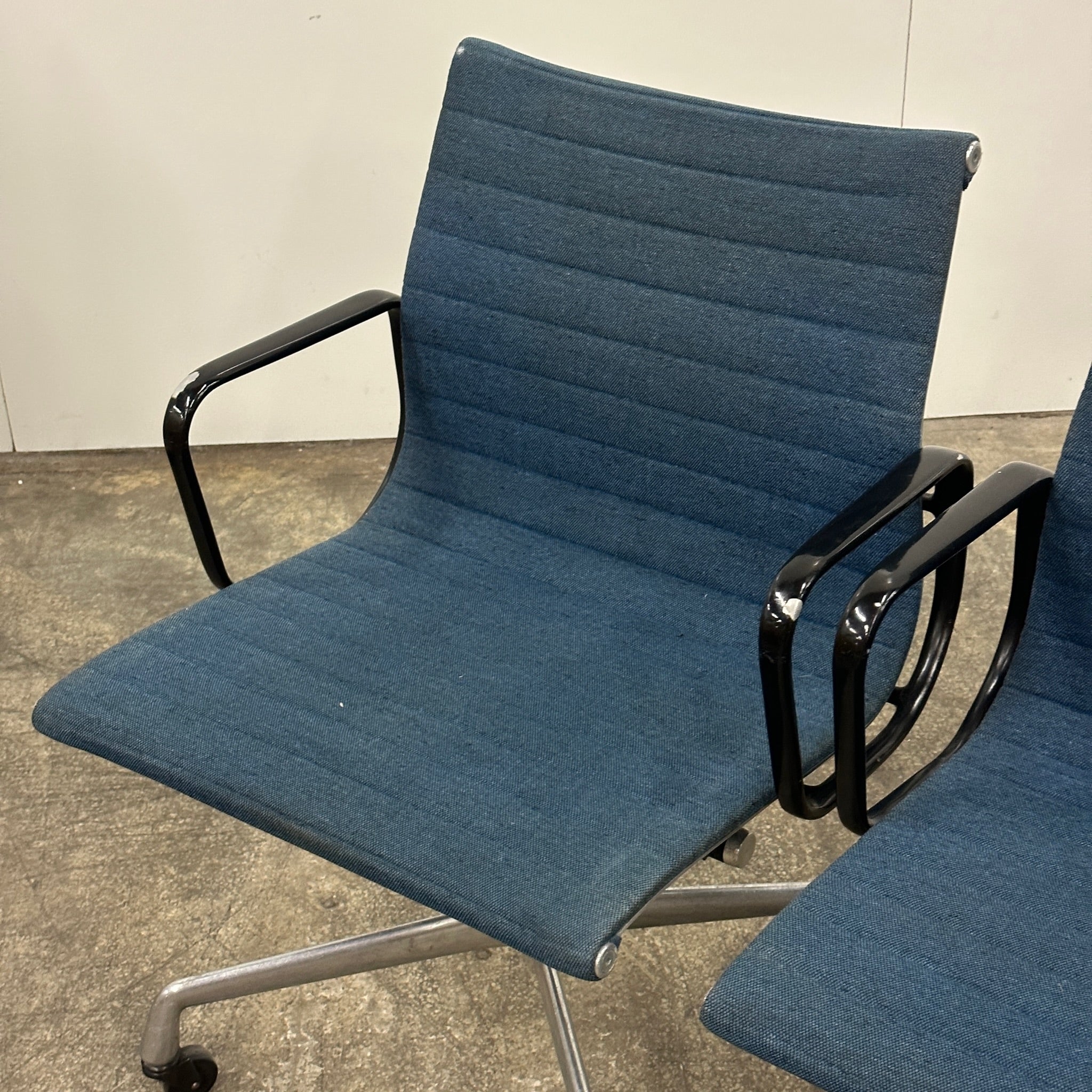 Aluminum Group Chairs by Herman Miller