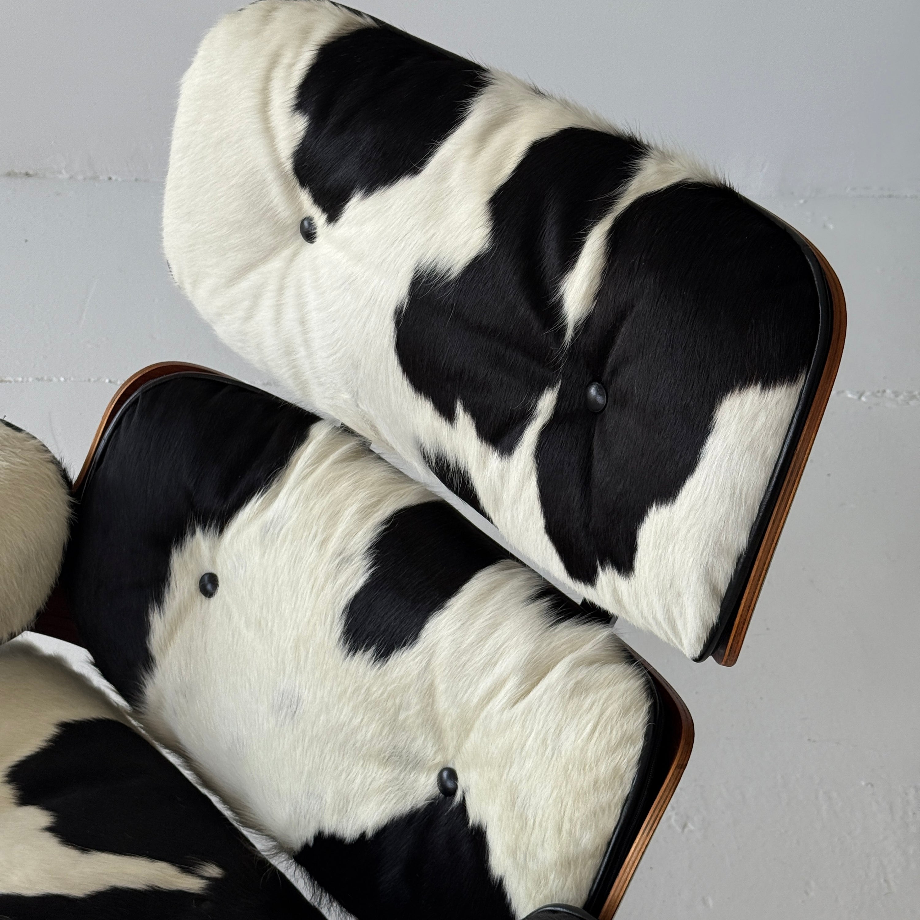 670 Lounge Chair in Cowhide by Charles & Ray Eames for Herman Miller