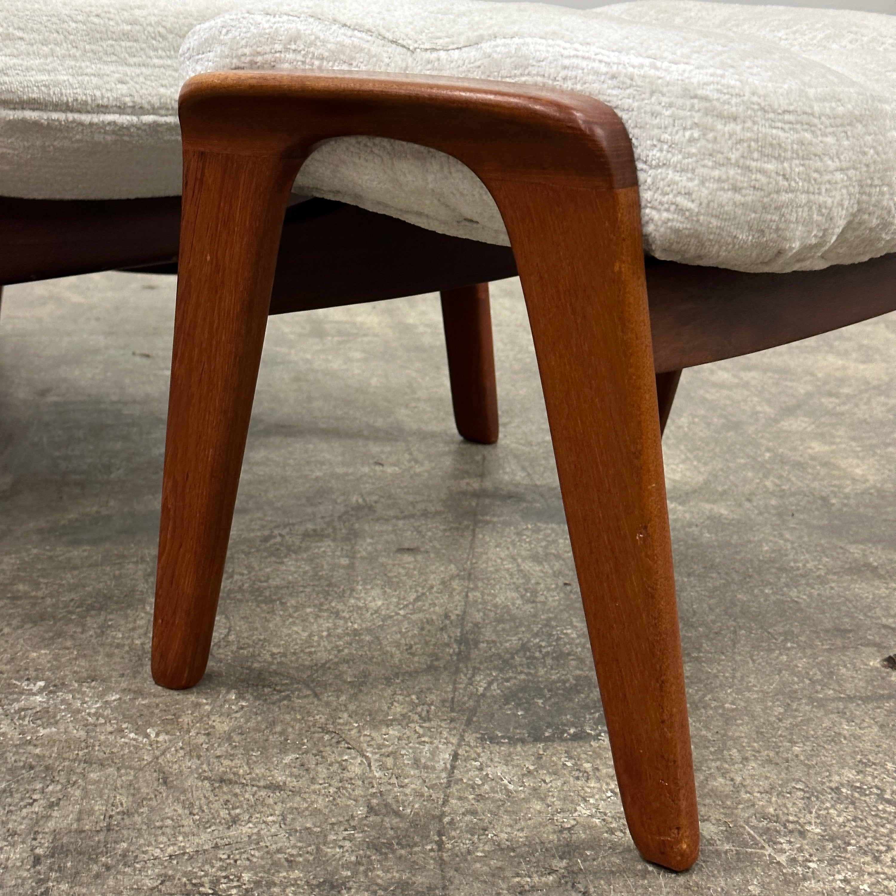 Scoop Lounge Chair/Ottoman by R. Huber