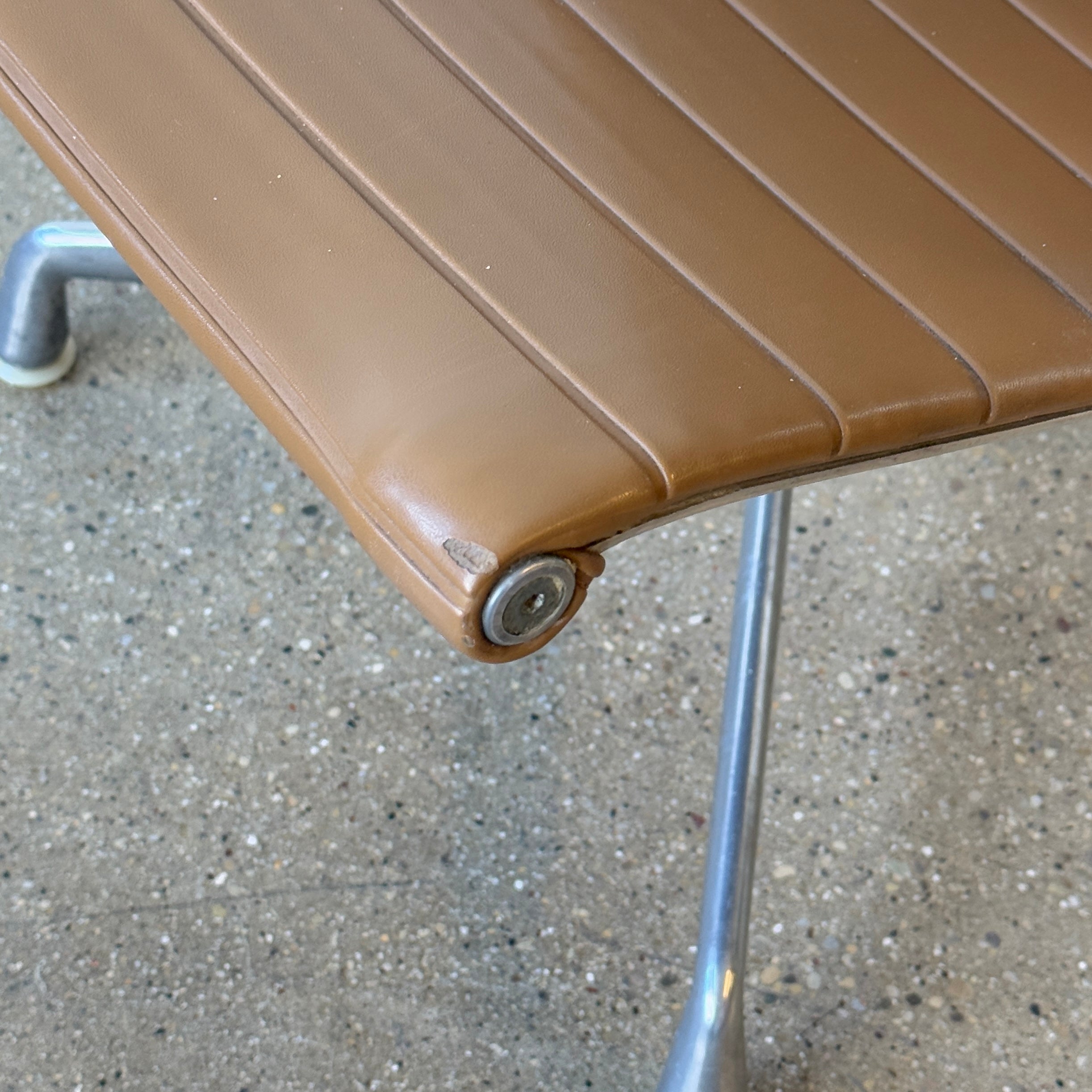 Aluminum Group Lounge Chair by Charles & Ray Eames for Herman Miller