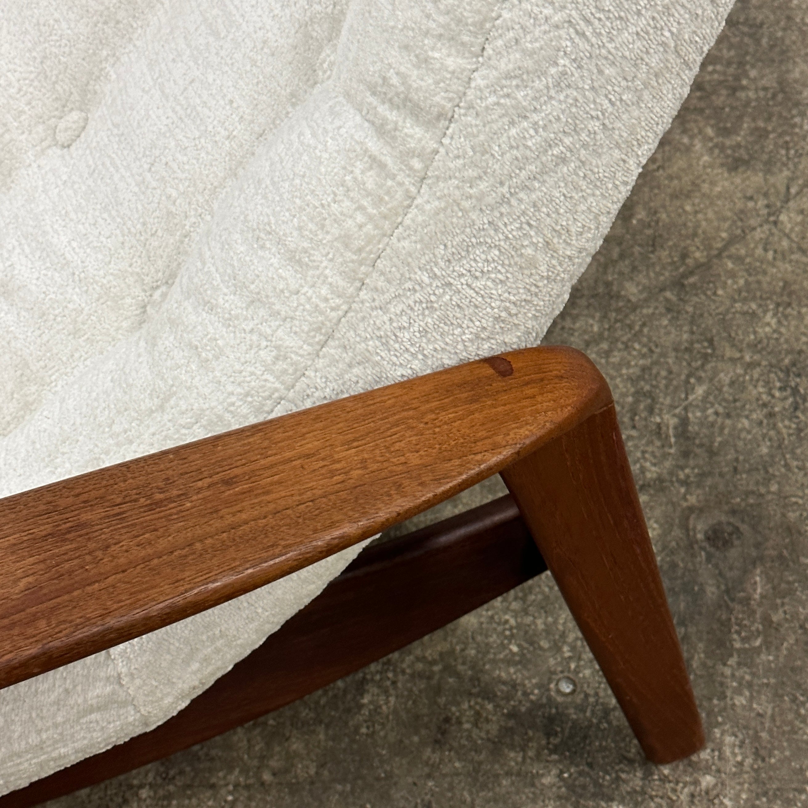 Scoop Lounge Chair/Ottoman by R. Huber