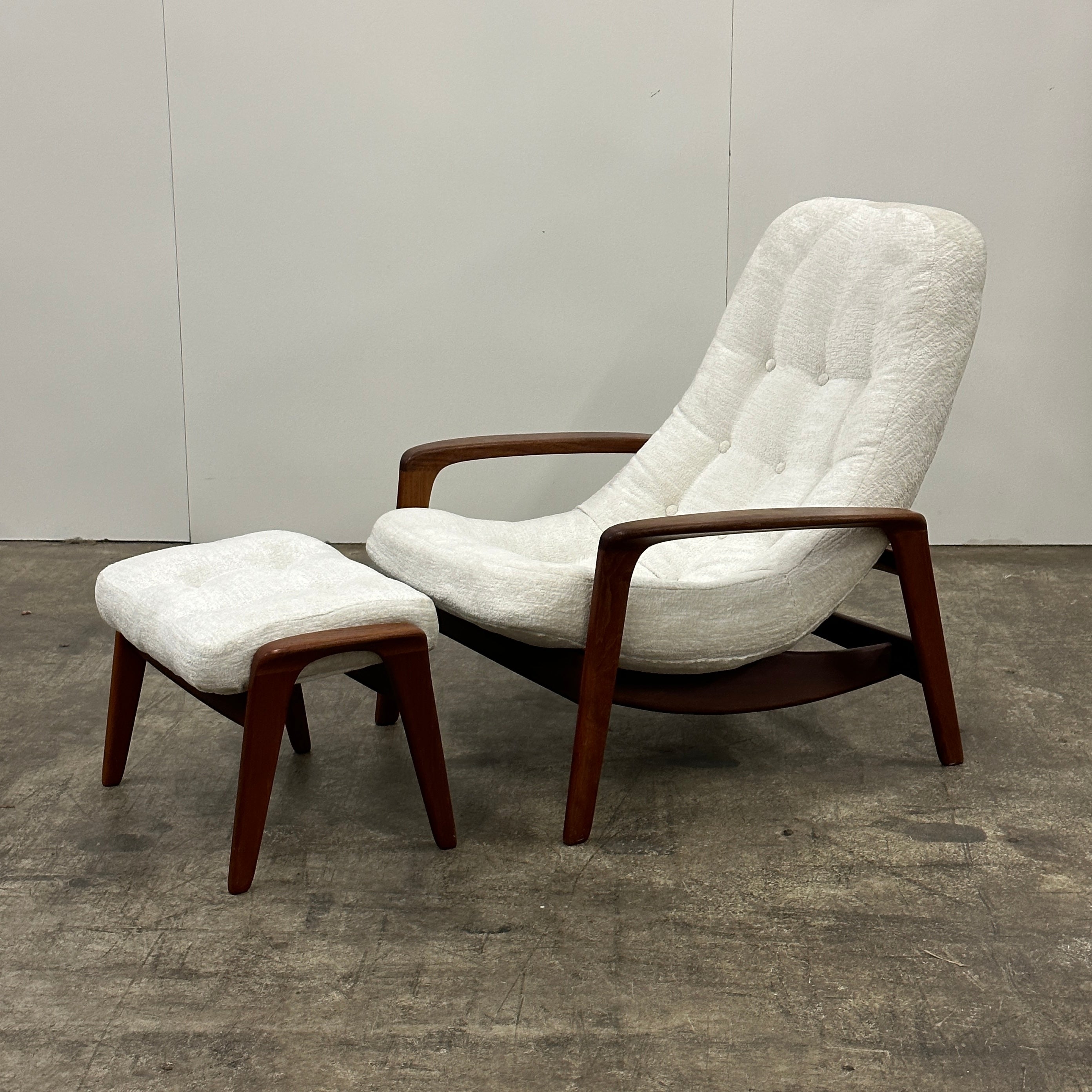 Scoop Lounge Chair/Ottoman by R. Huber