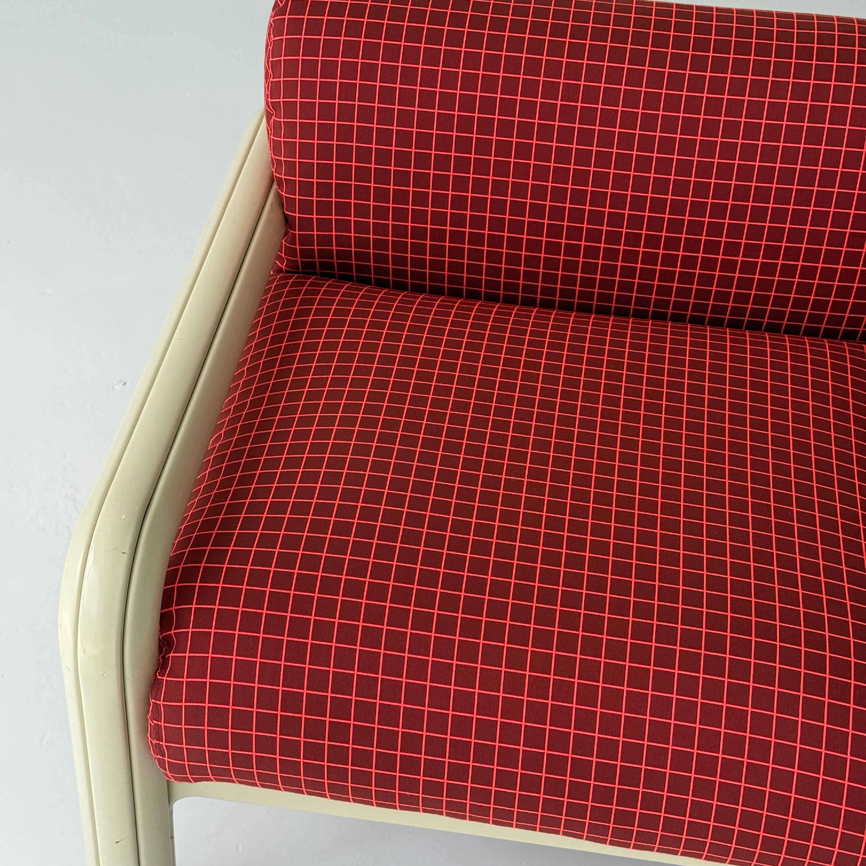 Orsay Sofa by Gae Aulenti for Knoll in Maharam Grid by Scholten &
Baijings
