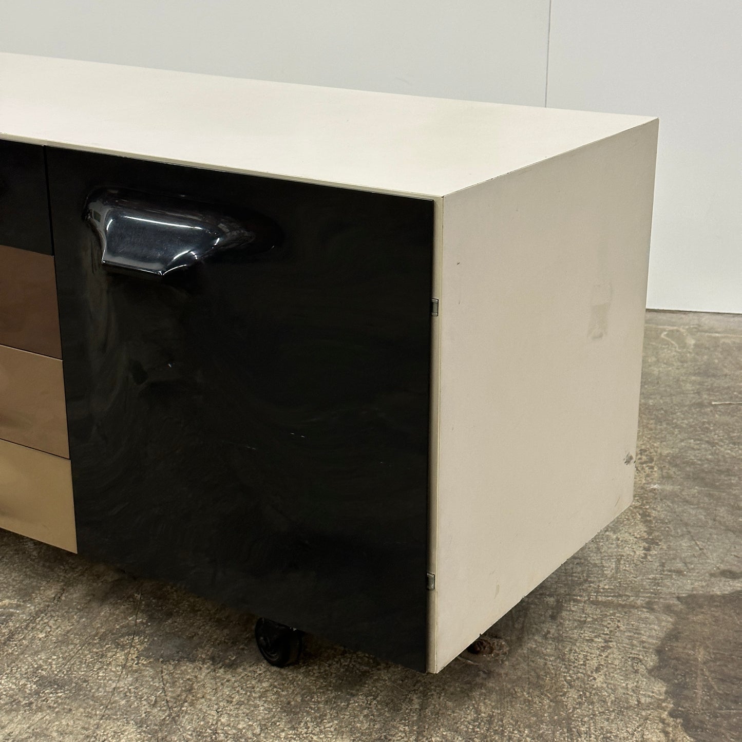 DF2000 Cabinet/Credenza by Raymond Loewy for Doubinsky Freres