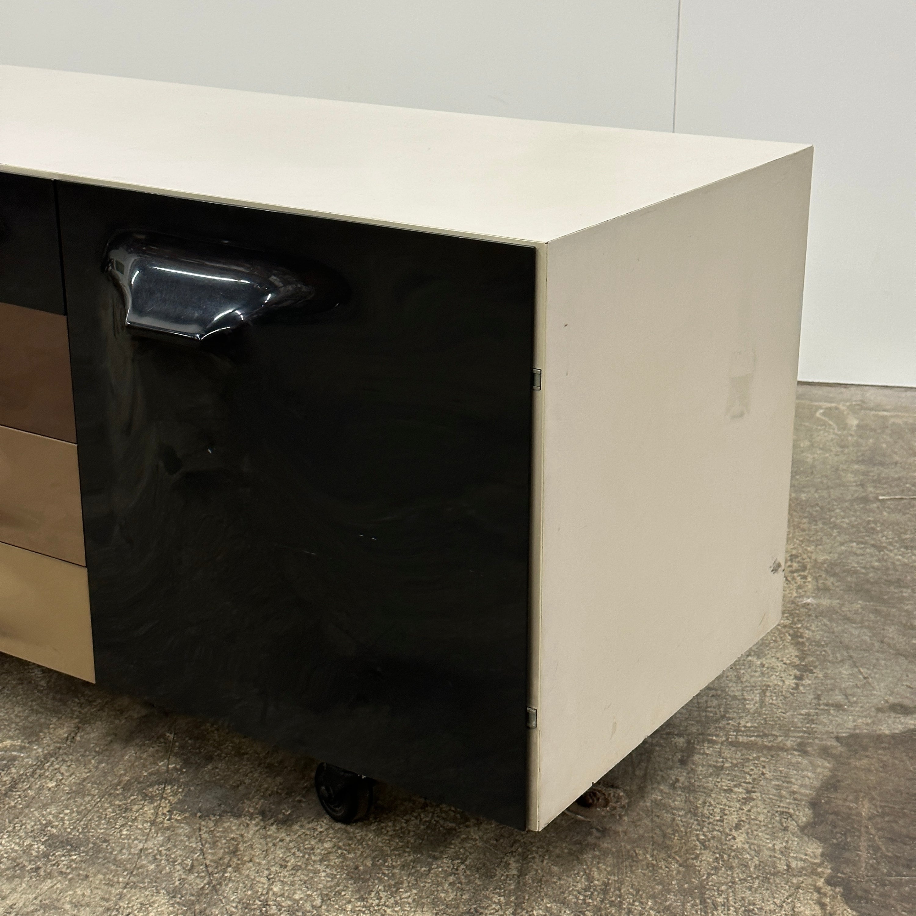 DF2000 Cabinet/Credenza by Raymond Loewy for Doubinsky Freres