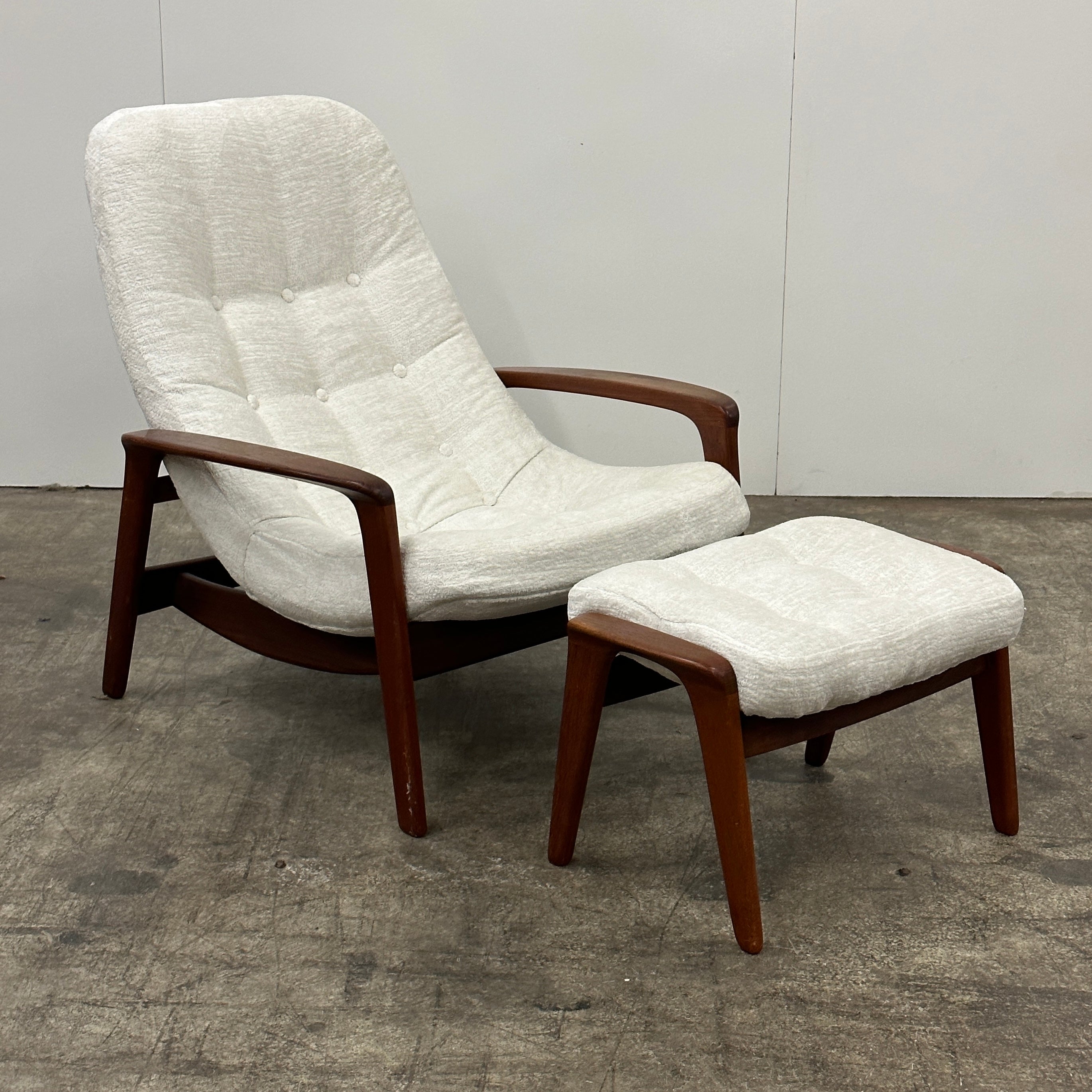 Scoop Lounge Chair/Ottoman by R. Huber