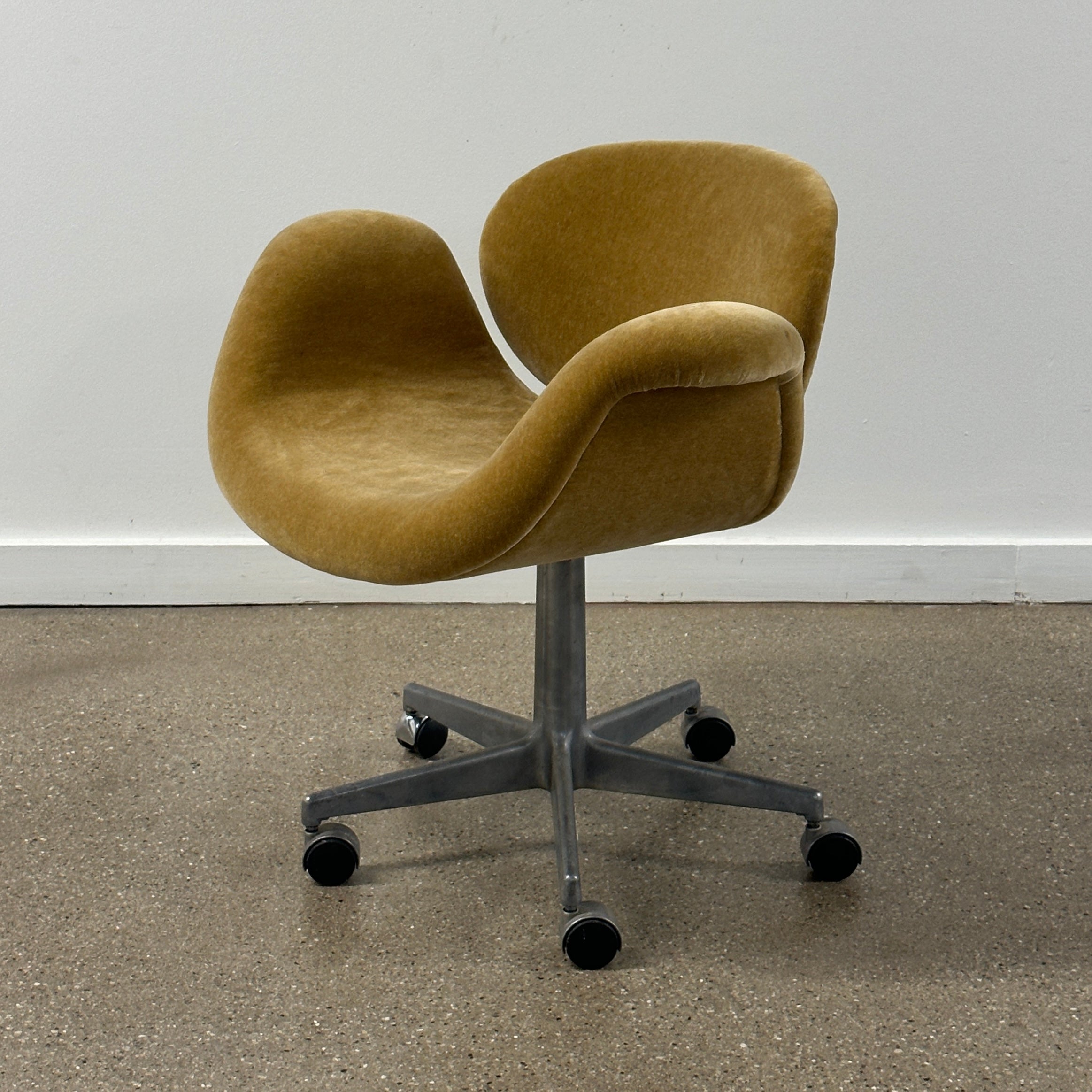 Little Tulip  Chair by Pierre Paulin for Artifort