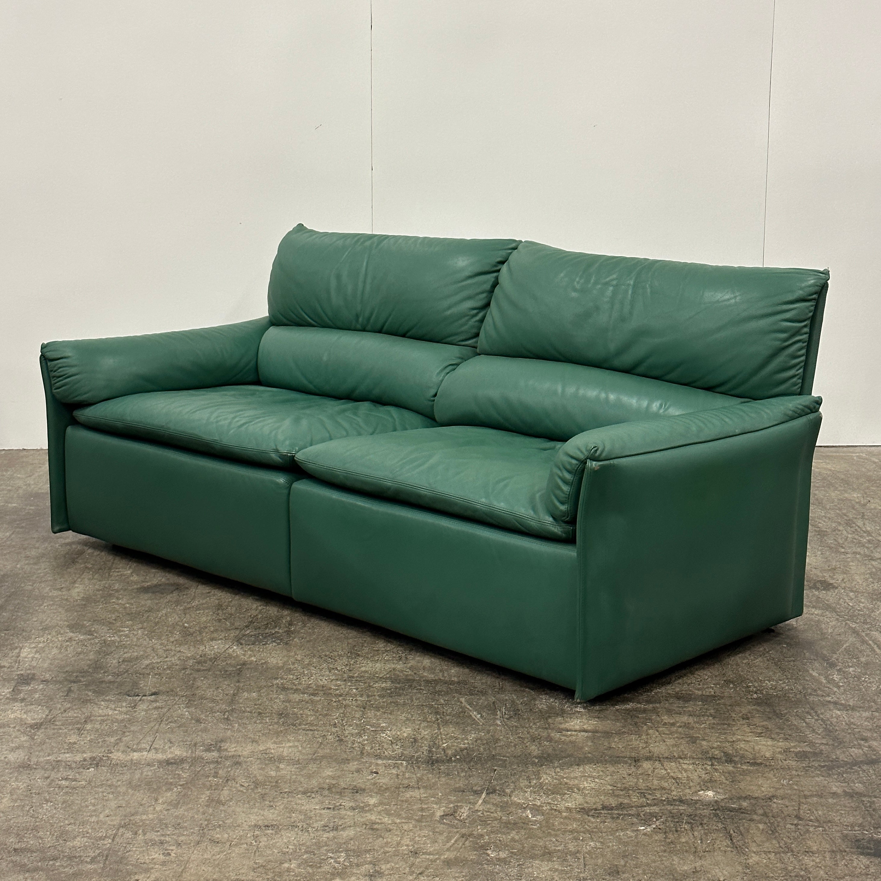 Queening Settee in Leather by Giovanni Offredi for Saporiti