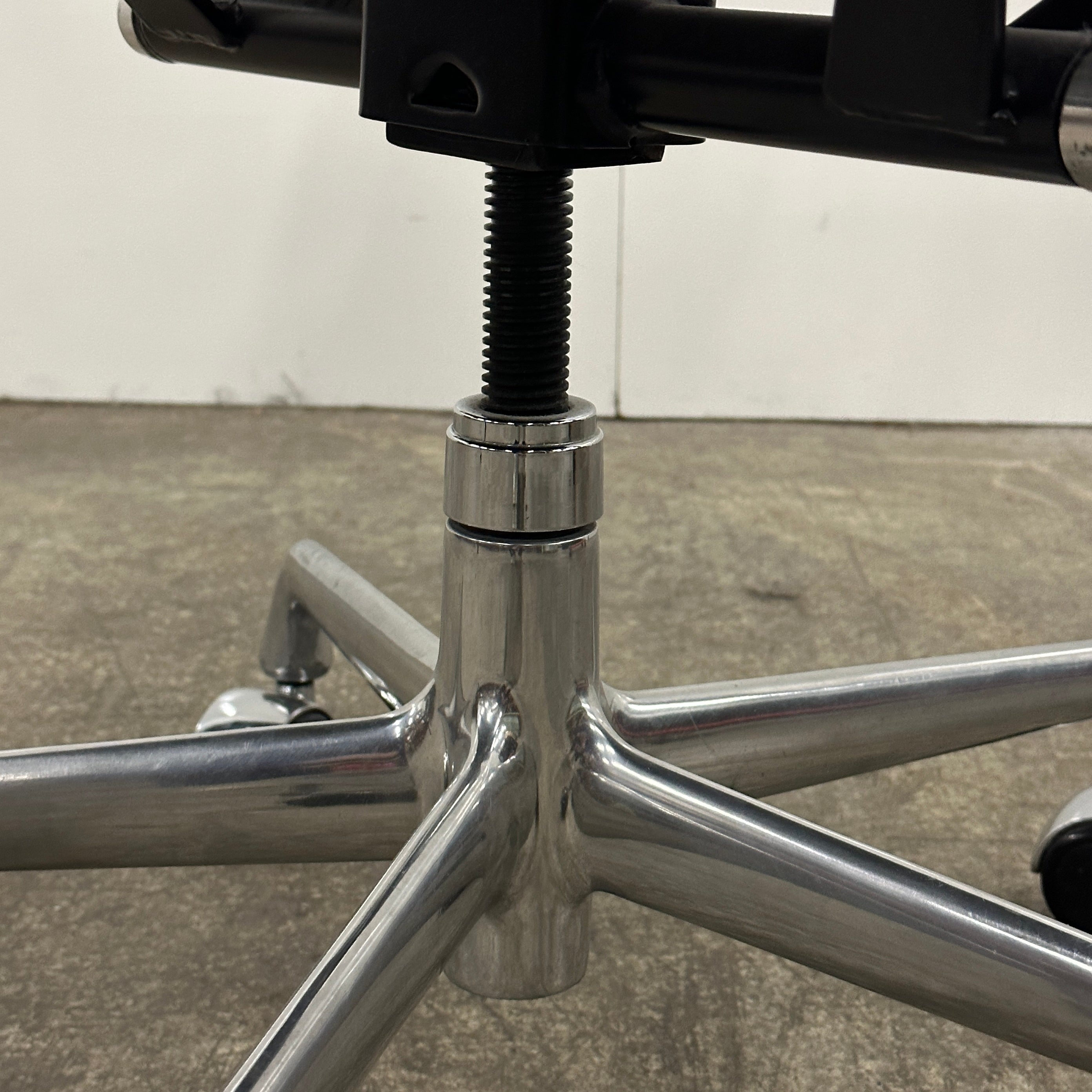 Leather Aluminum Group Task Chair by Charles and Ray Eames for Herman Miller