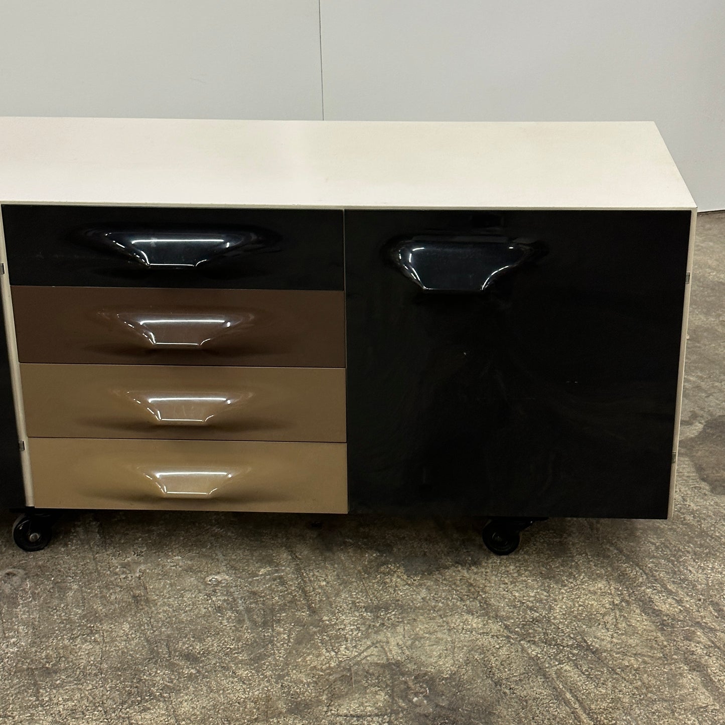 DF2000 Cabinet/Credenza by Raymond Loewy for Doubinsky Freres