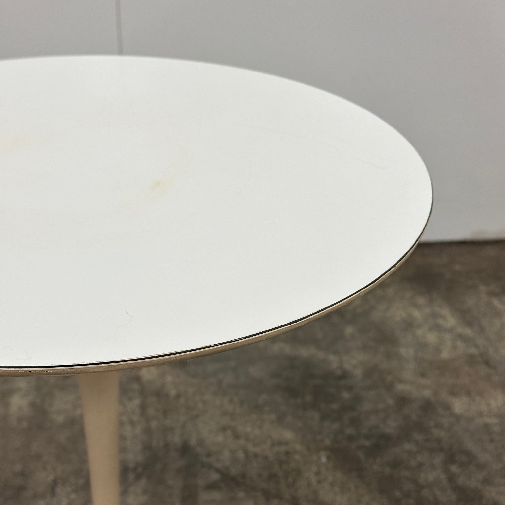 Tulip Side Table by Eero Saarinen for Knoll