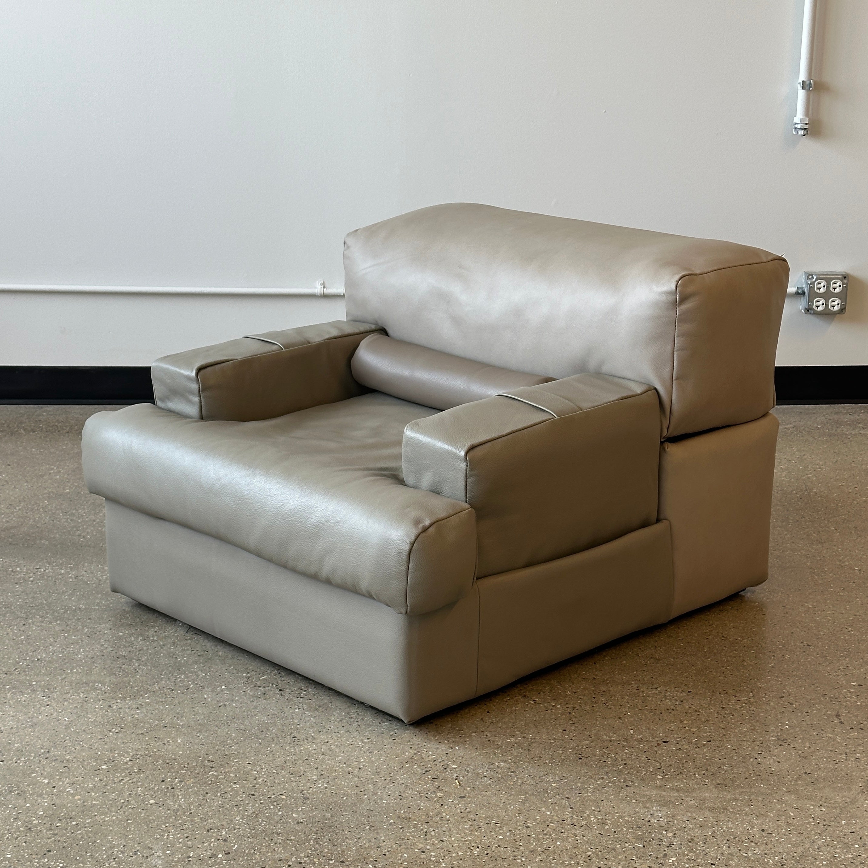 MP-141 Brazilian Leather Chair by Percival Lafer