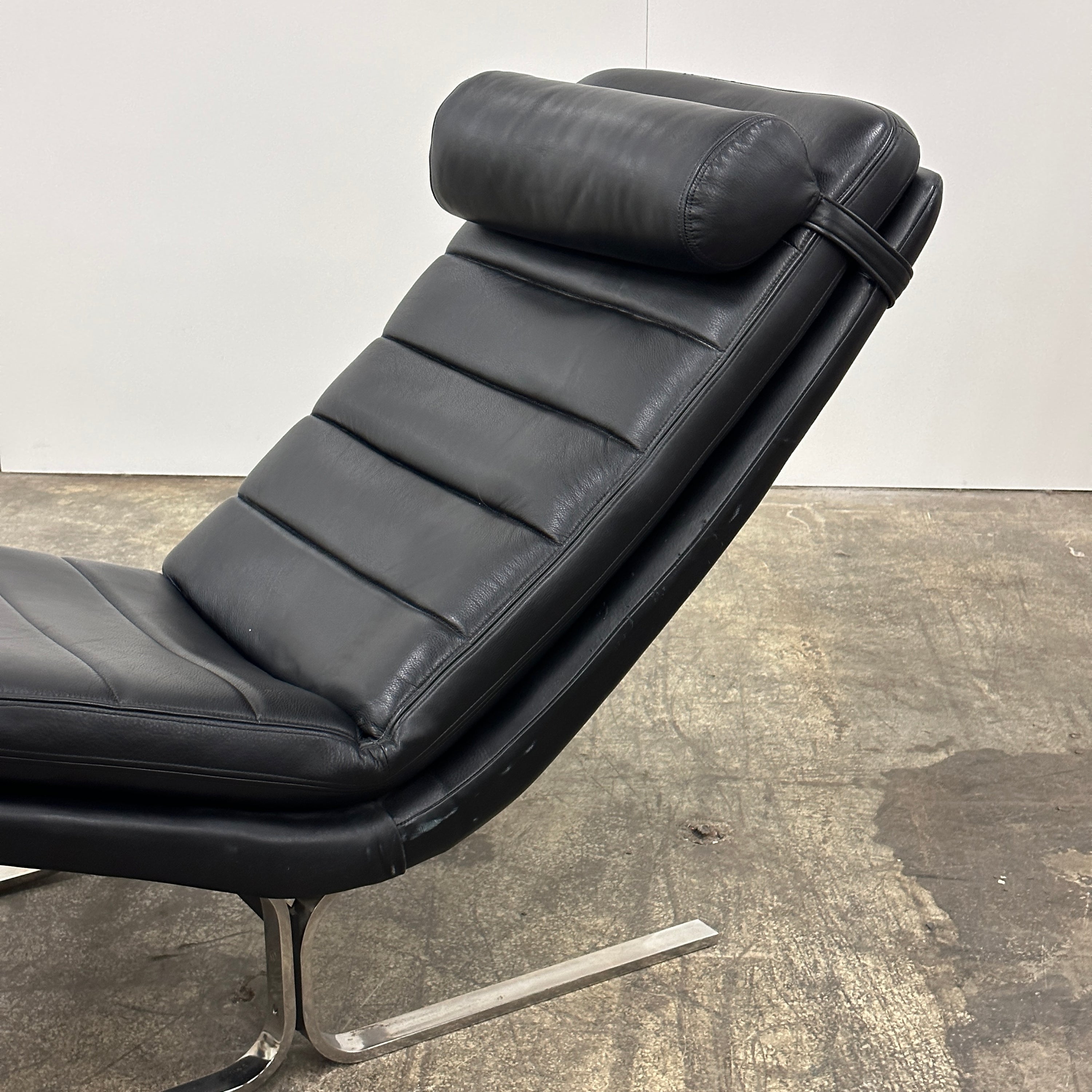 Postmodern Leather/Chrome Chaise by Brayton International