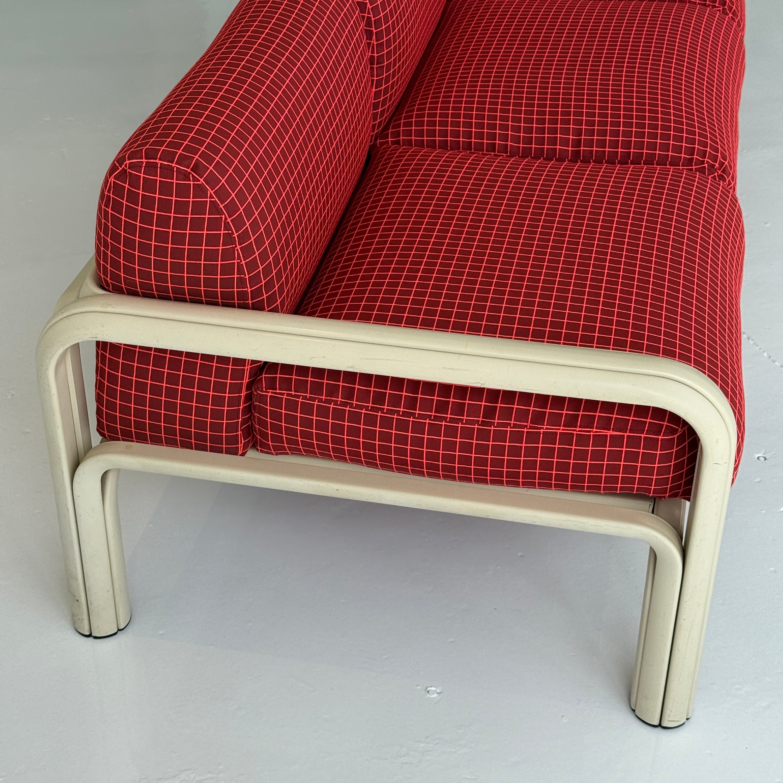 Orsay Sofa by Gae Aulenti for Knoll in Maharam Grid by Scholten &
Baijings