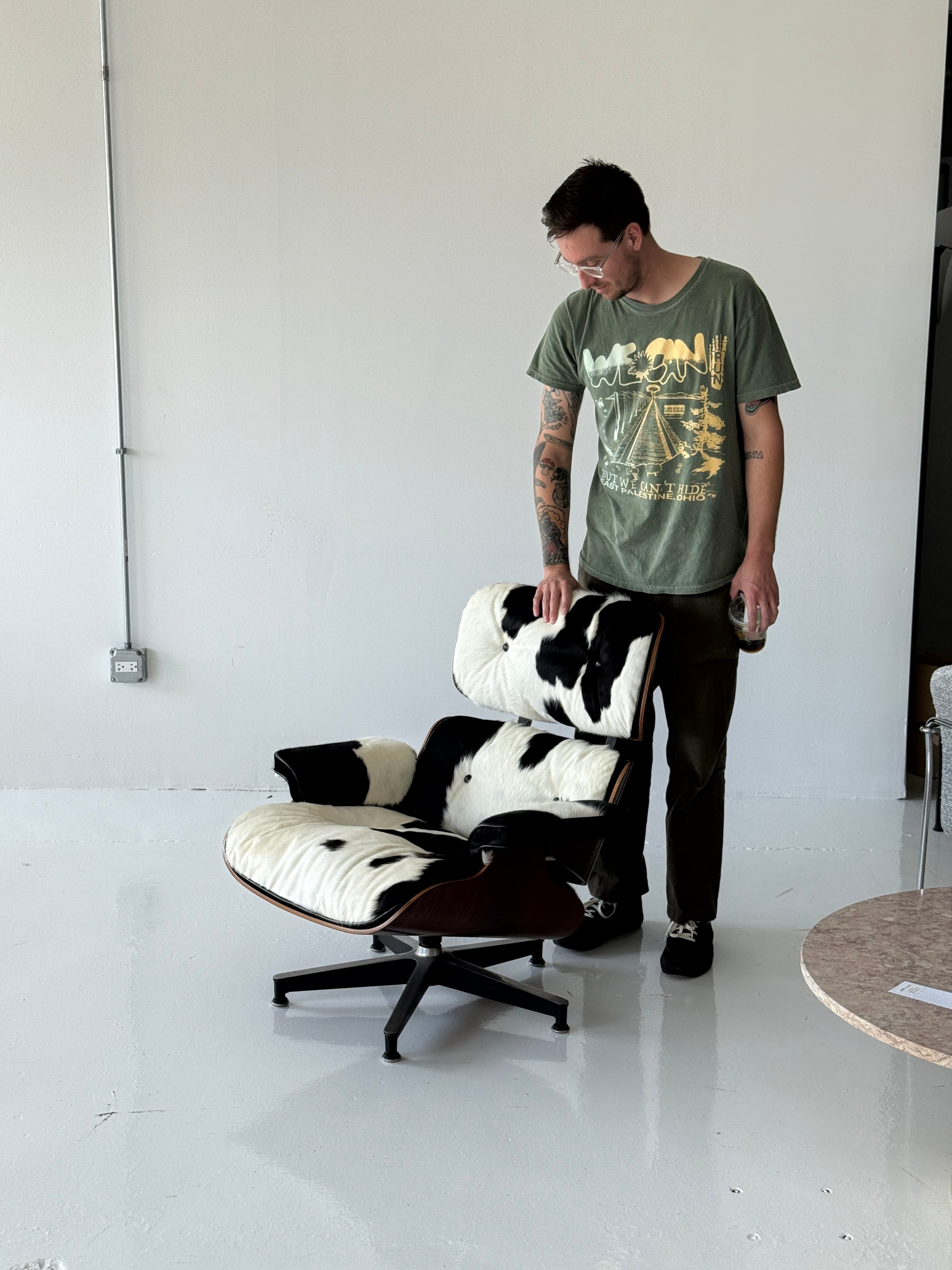 670 Lounge Chair in Cowhide by Charles & Ray Eames for Herman Miller