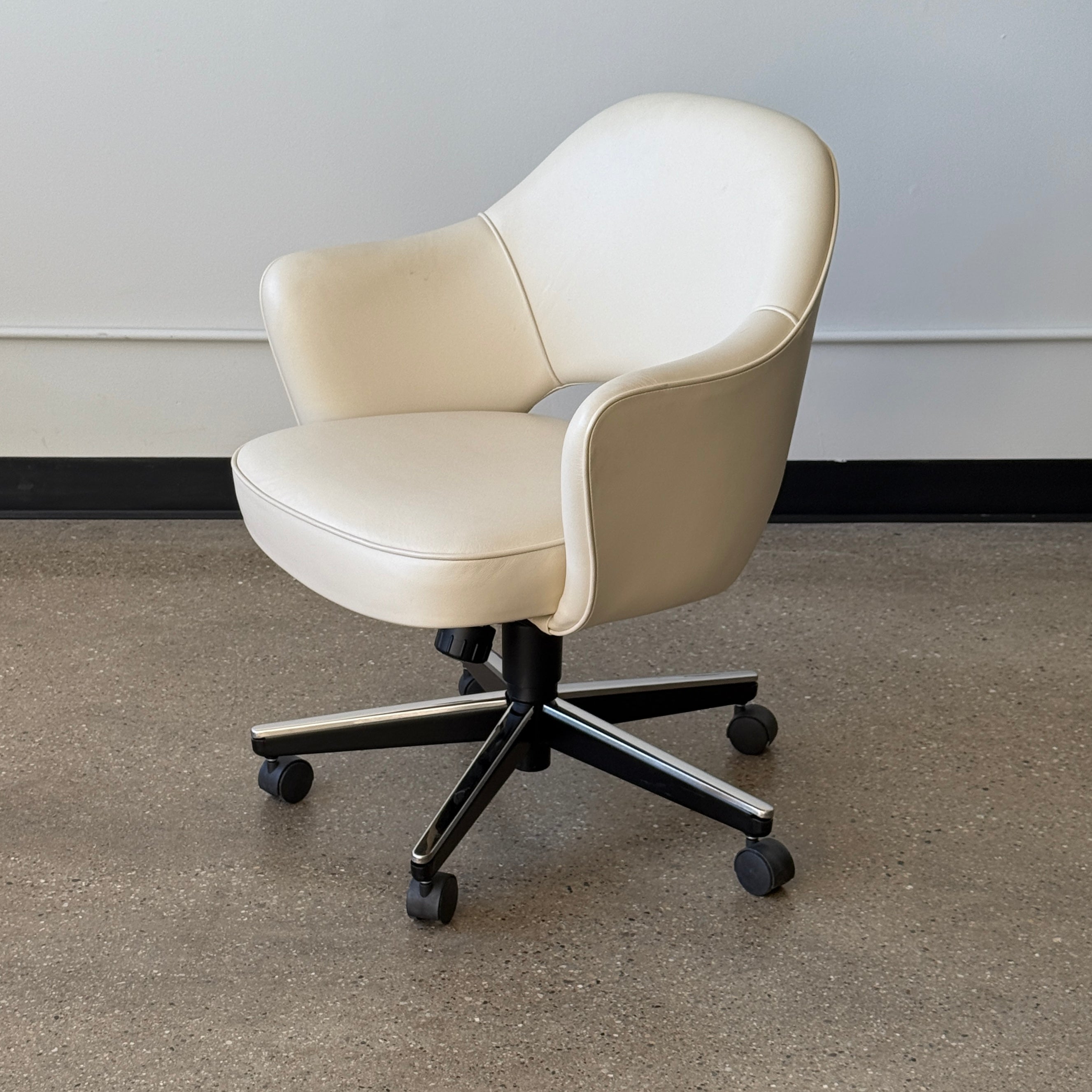 Leather Executive Chair by Eero Saarinen for Knoll