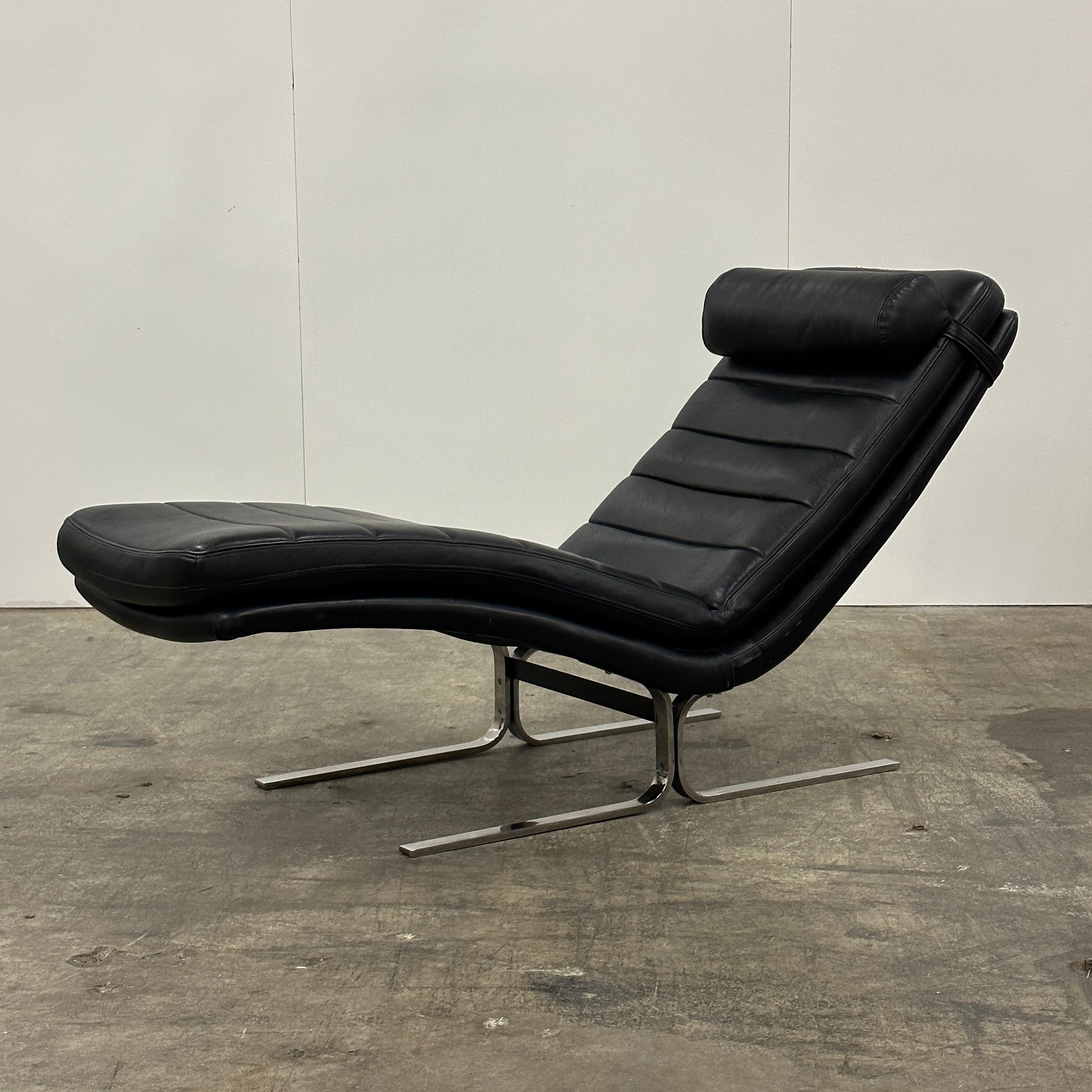 Postmodern Leather/Chrome Chaise by Brayton International