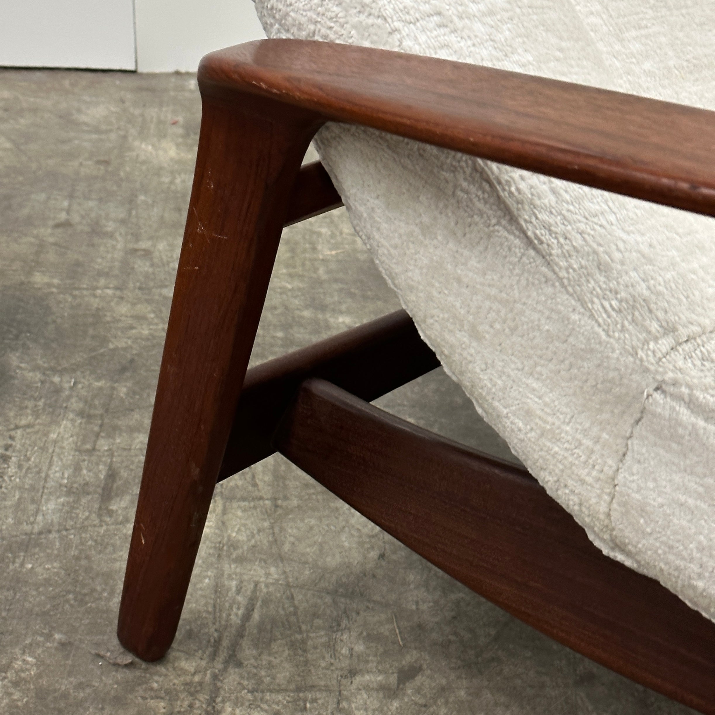 Scoop Lounge Chair/Ottoman by R. Huber