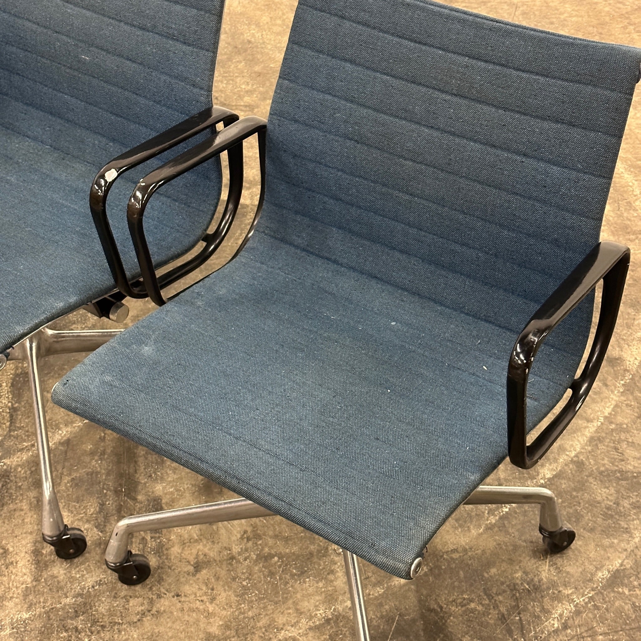 Aluminum Group Chairs by Herman Miller