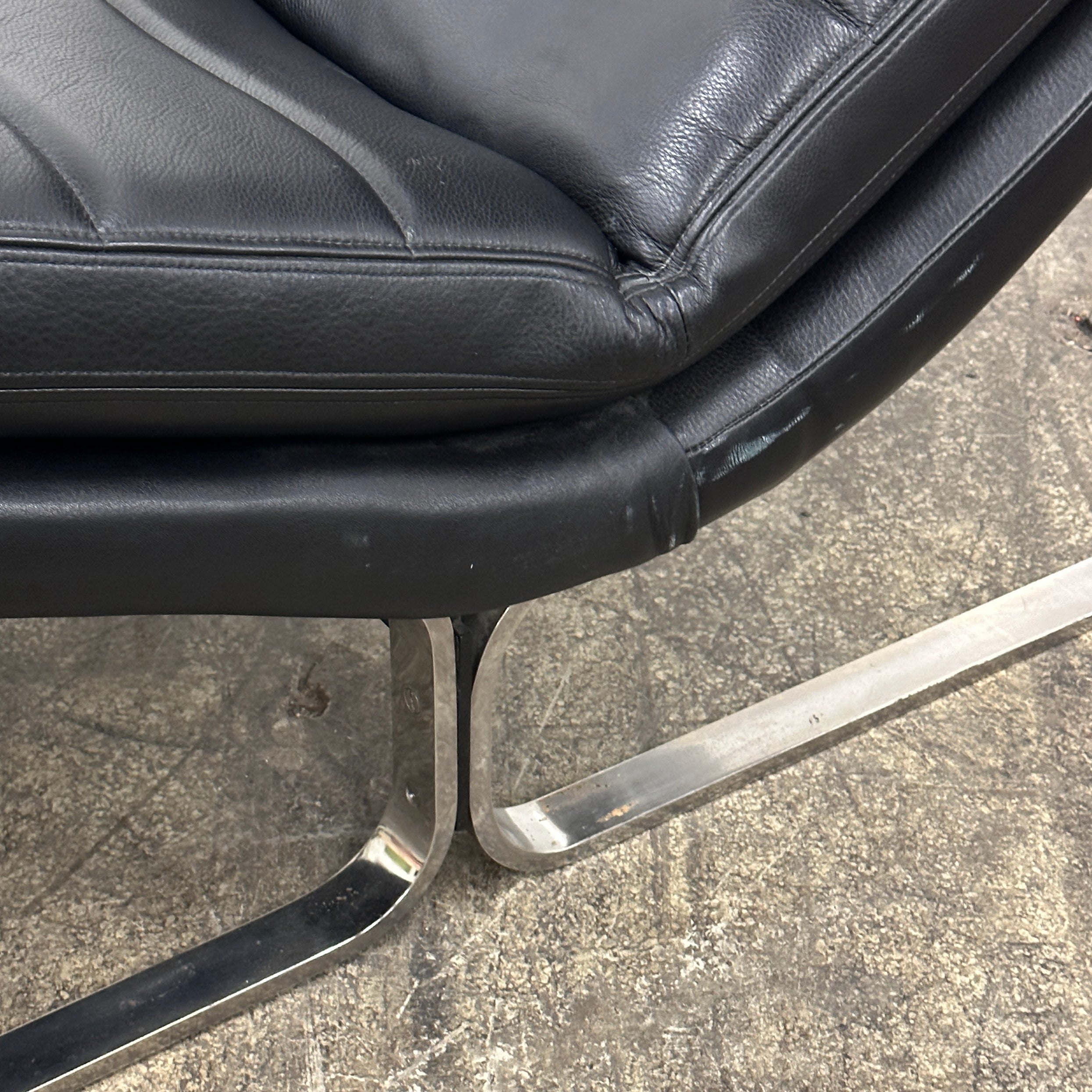 Postmodern Leather/Chrome Chaise by Brayton International