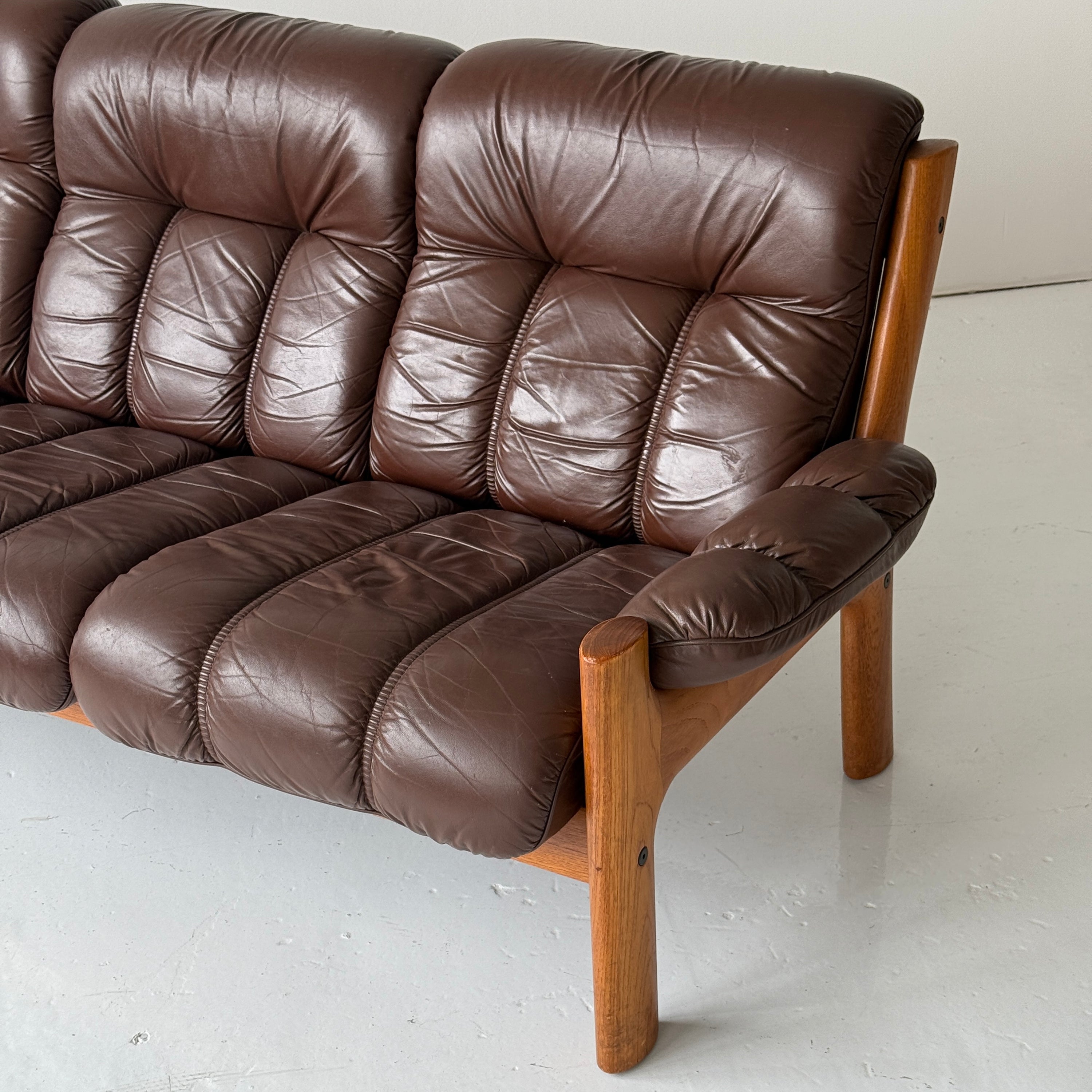Leather Montana Sofa by Ekornes