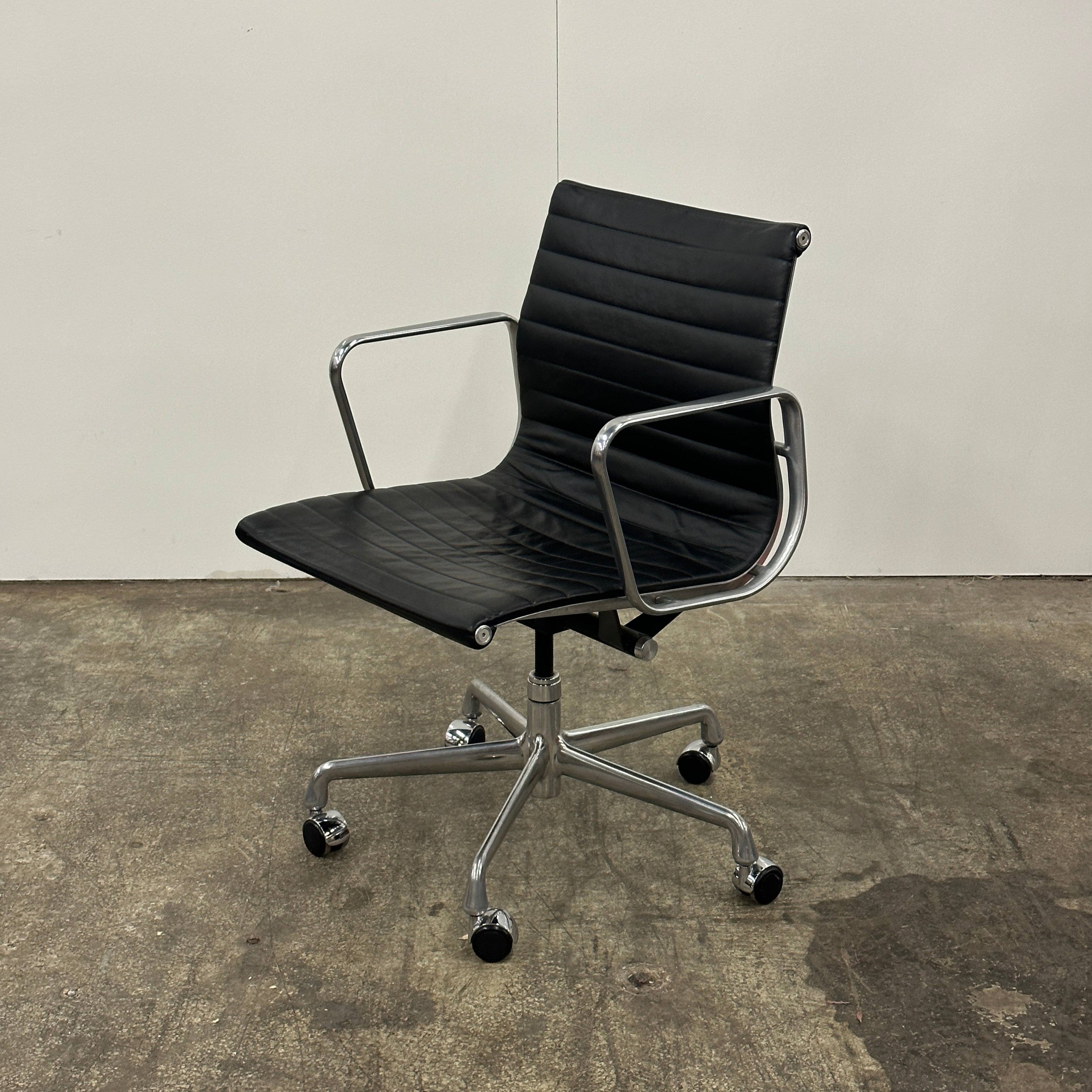 Leather Aluminum Group Task Chair by Charles and Ray Eames for Herman Miller
