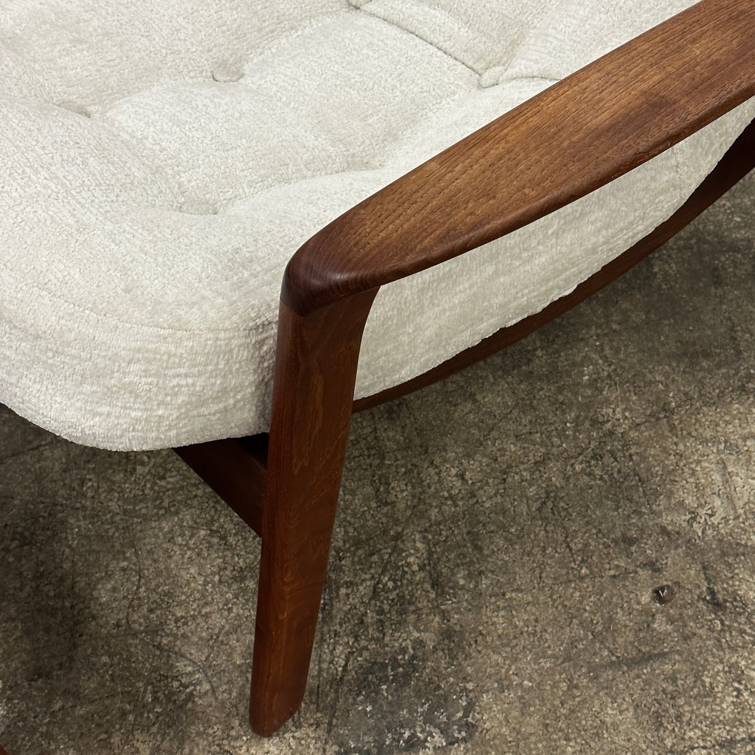 Scoop Lounge Chair/Ottoman by R. Huber