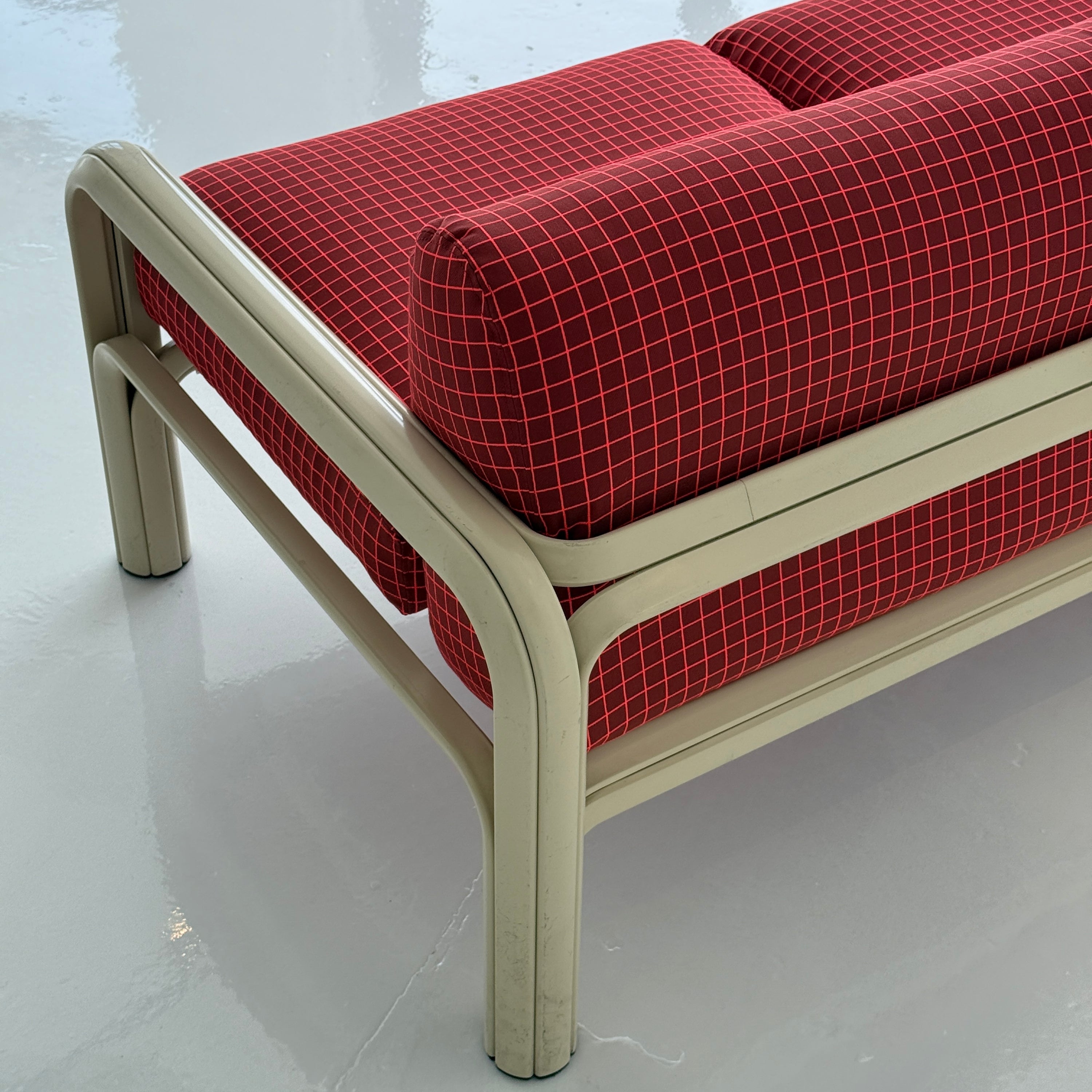 Orsay Sofa by Gae Aulenti for Knoll in Maharam Grid by Scholten &
Baijings