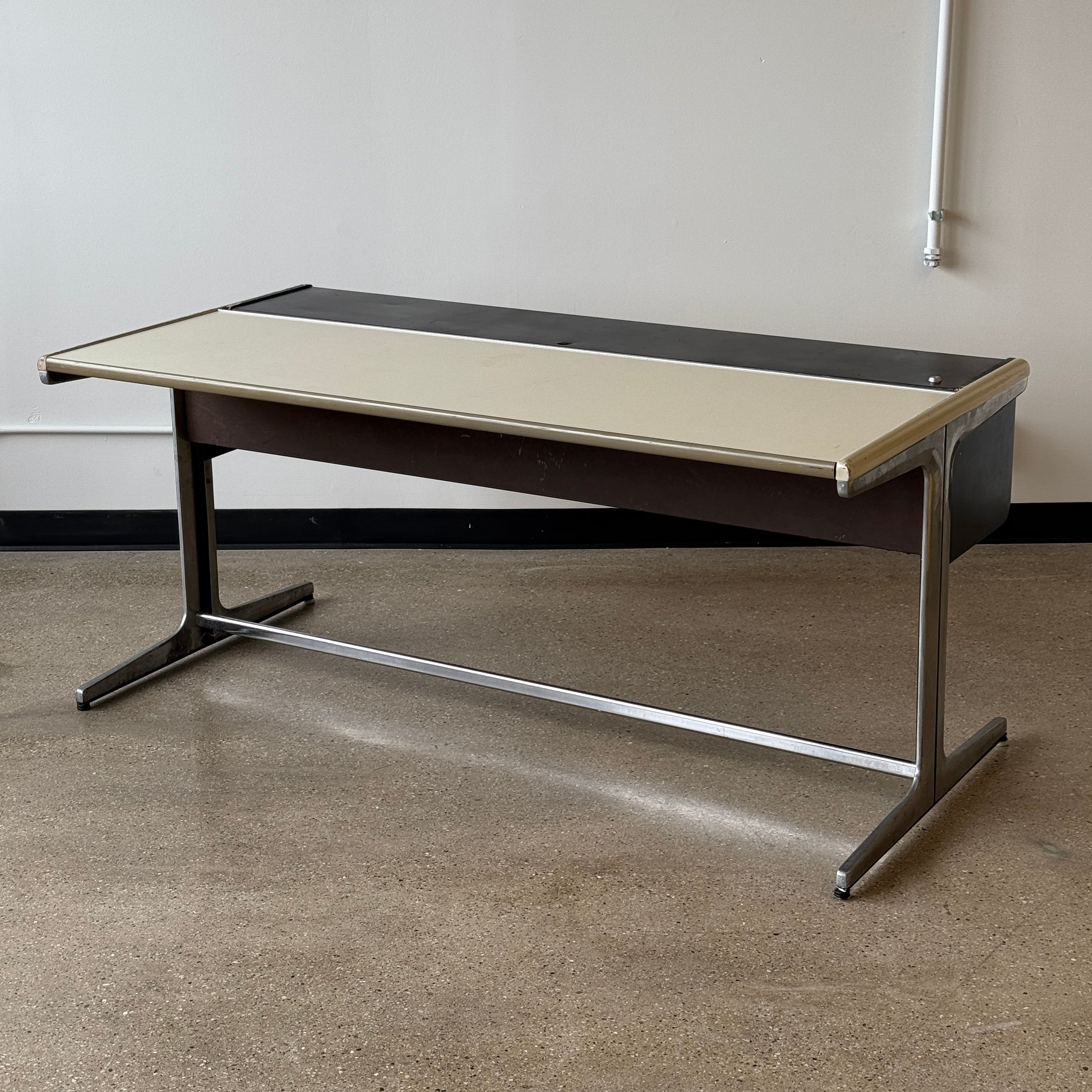 Action Desk by George Nelson for Herman Miller – spotexclamationpoint