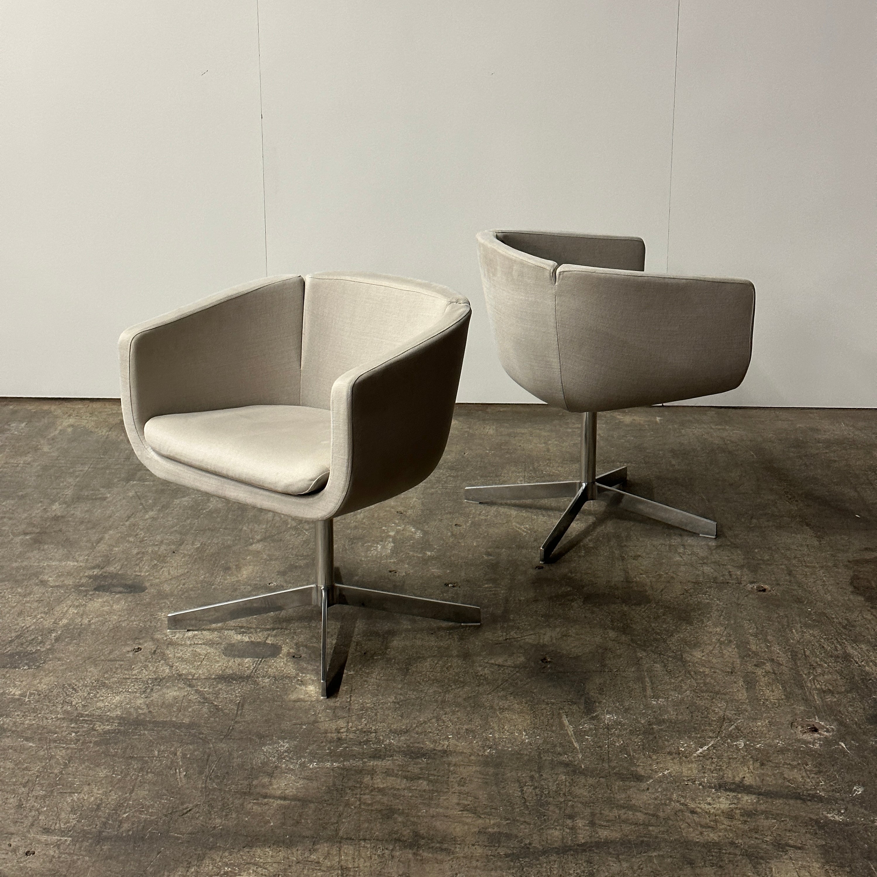 Tulip Sixty Swivel Chair by Jeffrey Bernett for B&B Italia