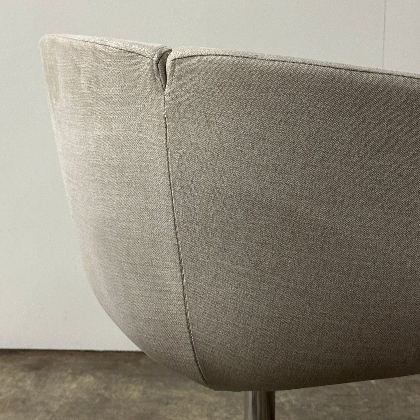 Tulip Sixty Swivel Chair by Jeffrey Bernett for B&B Italia