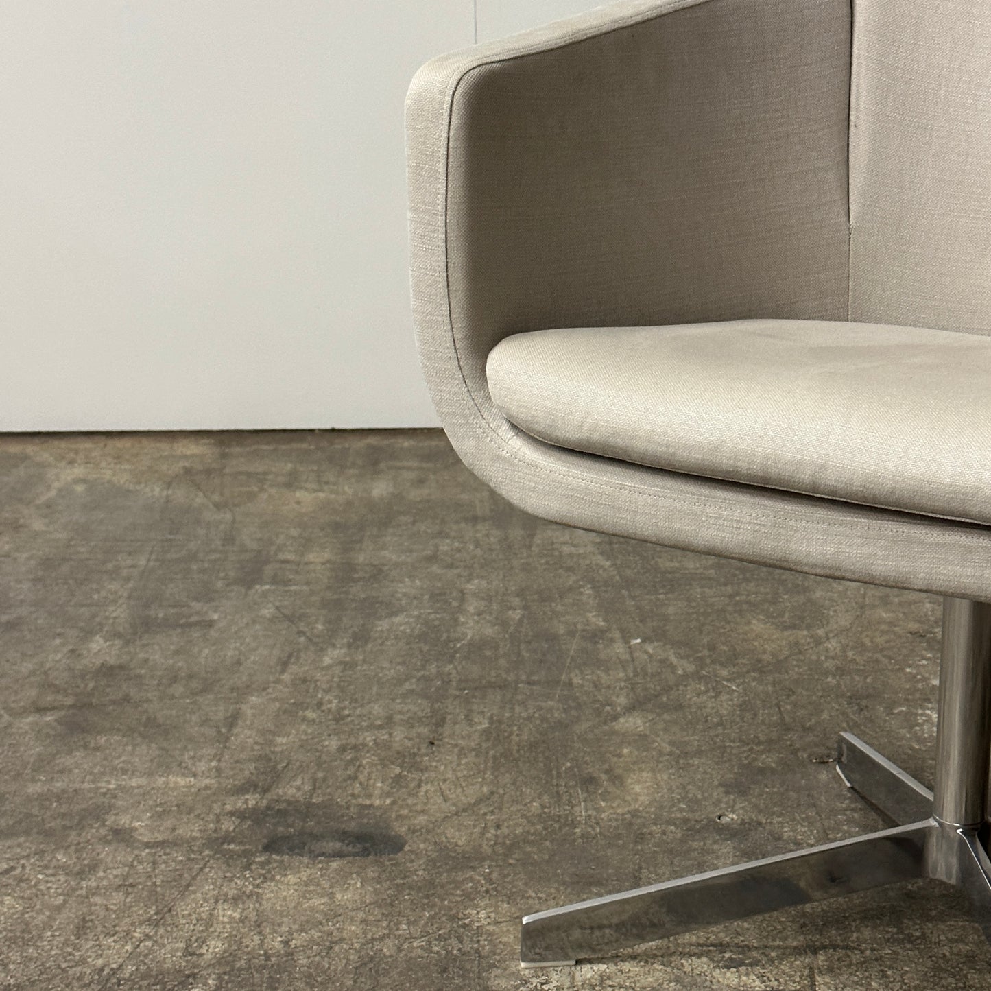 Tulip Sixty Swivel Chair by Jeffrey Bernett for B&B Italia
