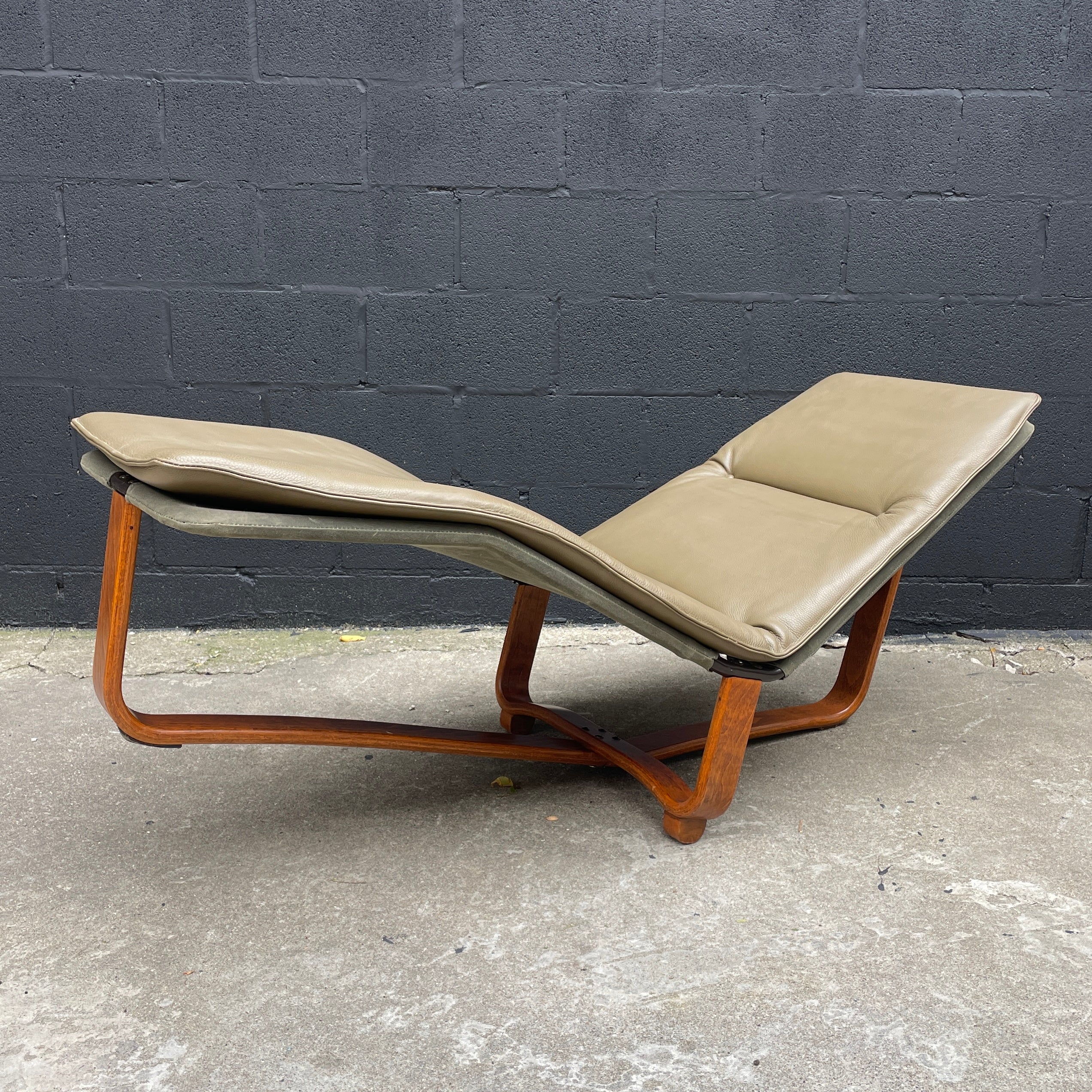 Leather Chaise by Ingmar & Knut Relling for Westnofa