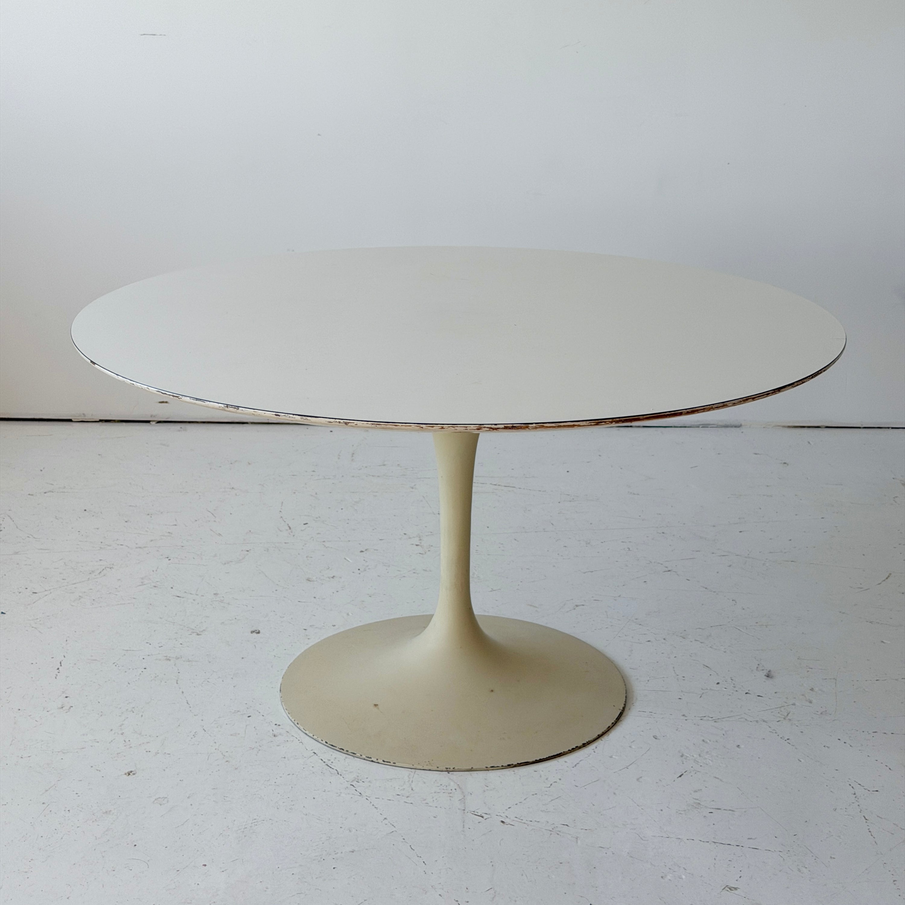 Tulip Dining Table by Eero Saarinen for Knoll