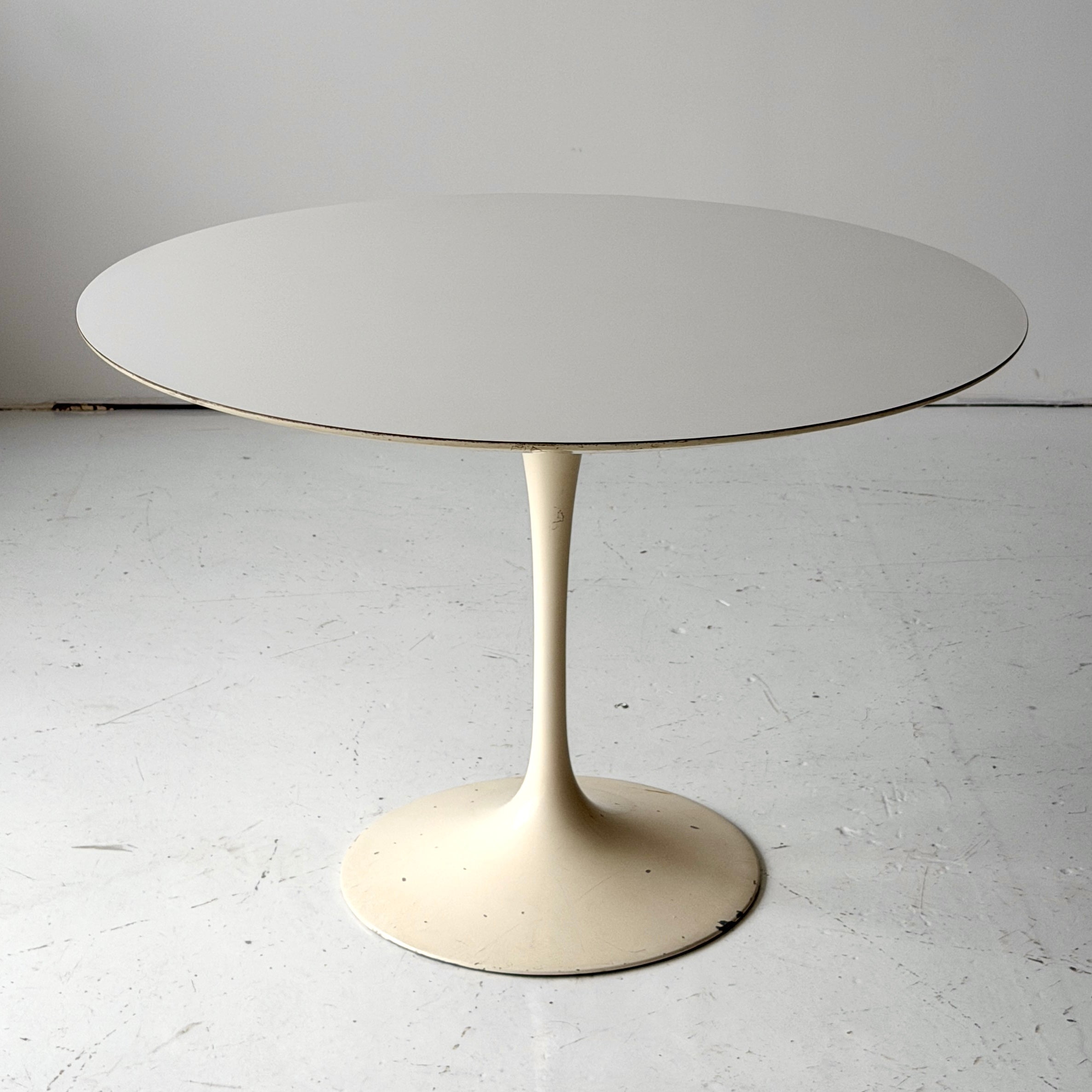 Tulip Dining Table by Eero Saarinen for Knoll
