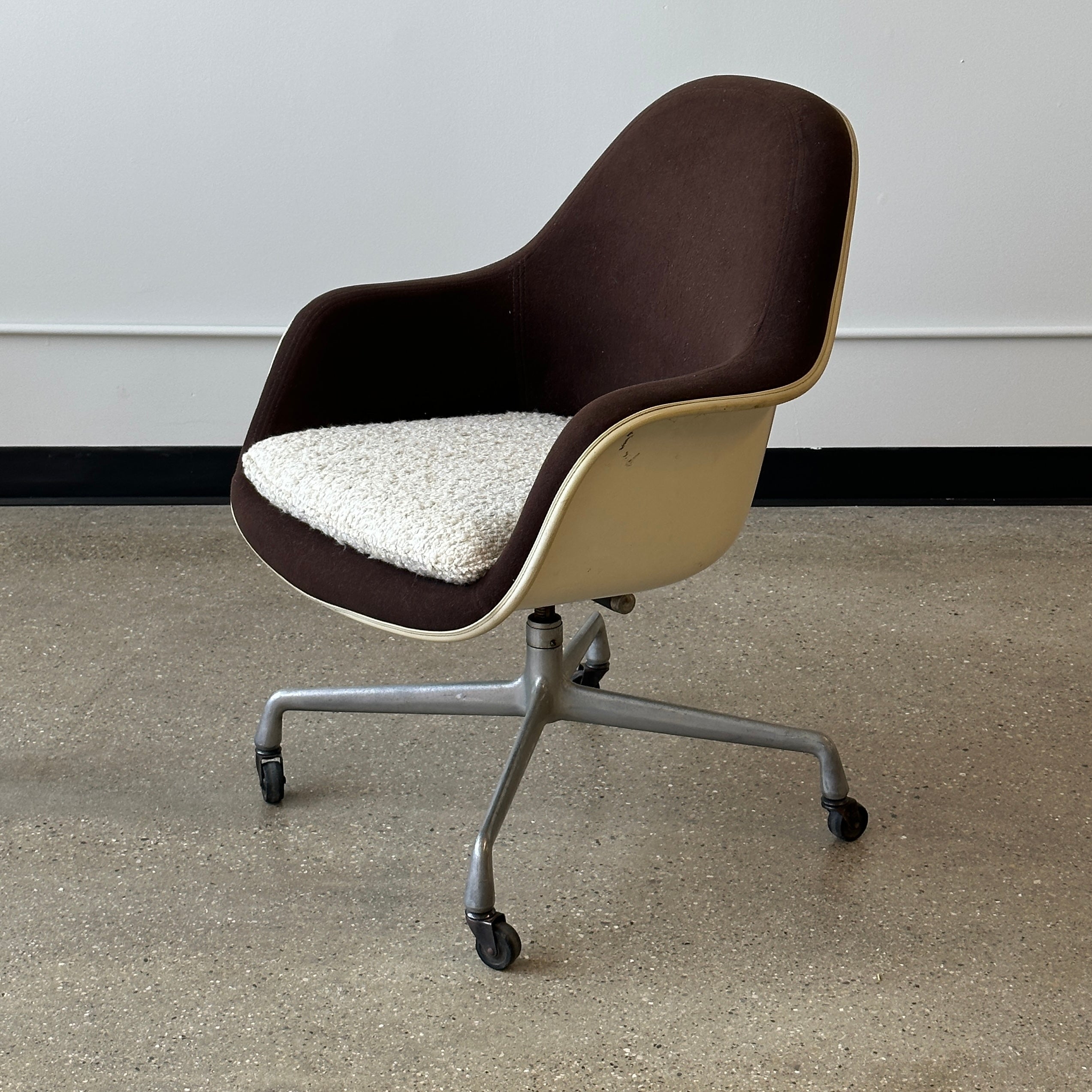 EA178 Loose Cushion Arm Chair by Charles and Ray Eames for Herman Miller