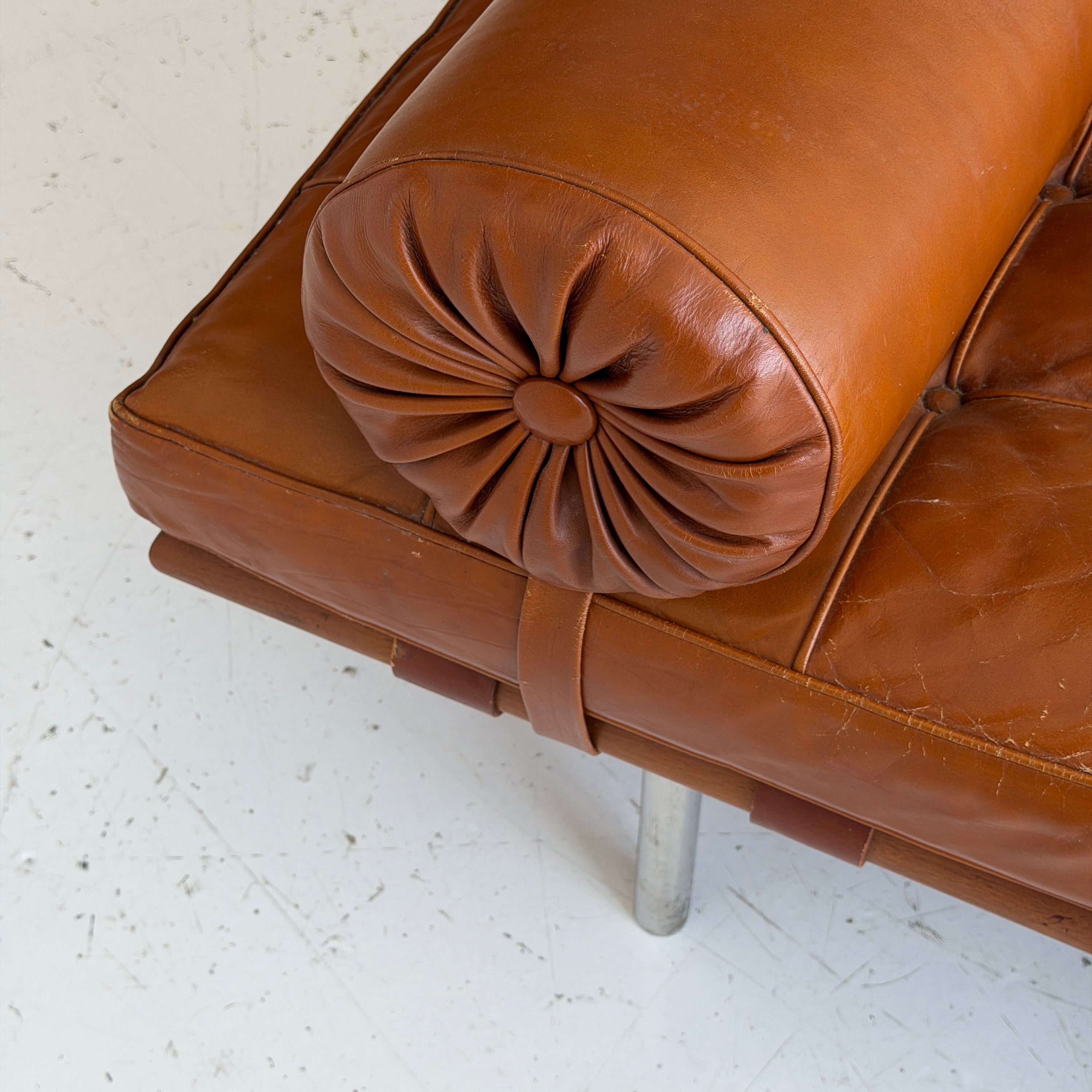 Barcelona Daybed by Mies Van Der Rohe for Knoll Associates