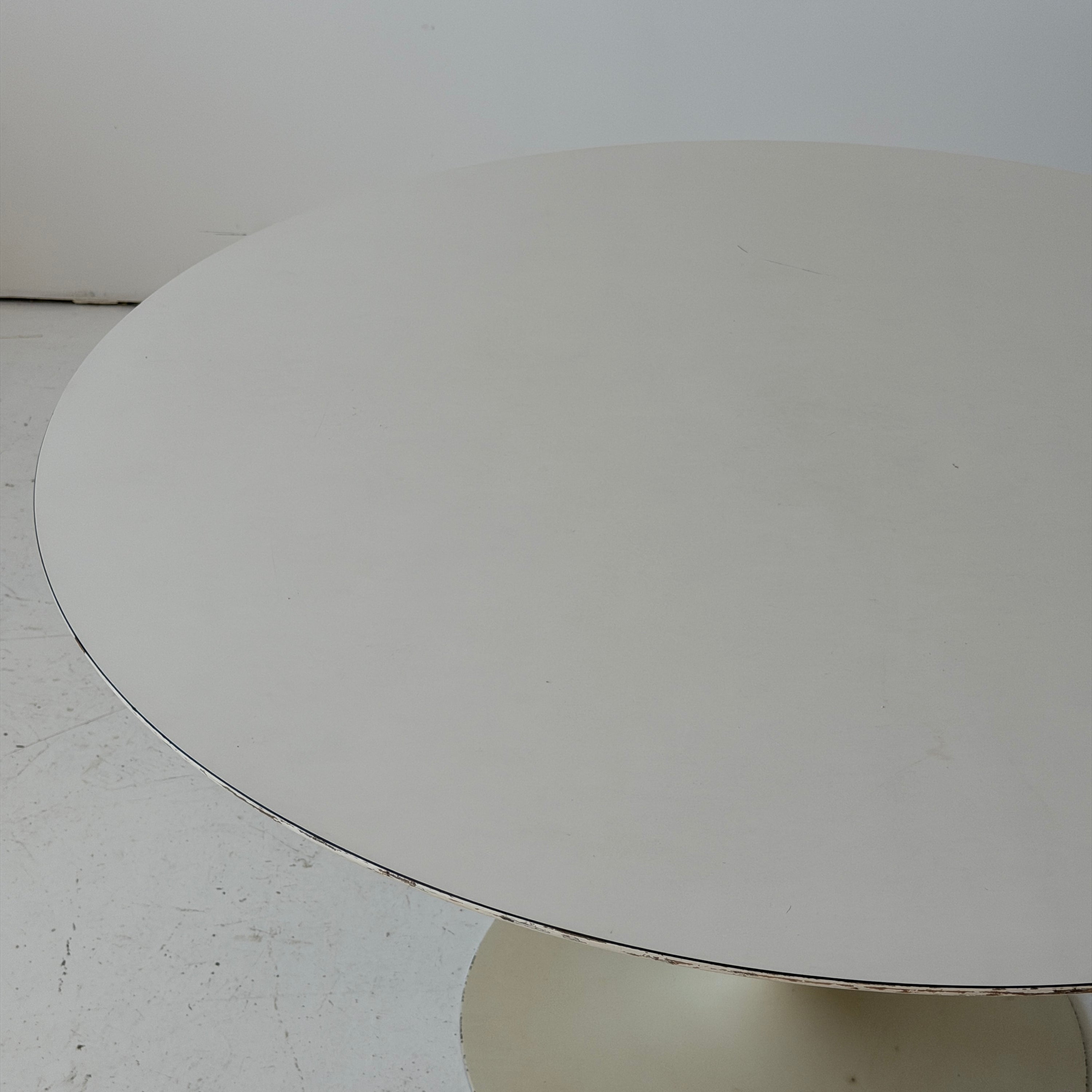 Tulip Dining Table by Eero Saarinen for Knoll