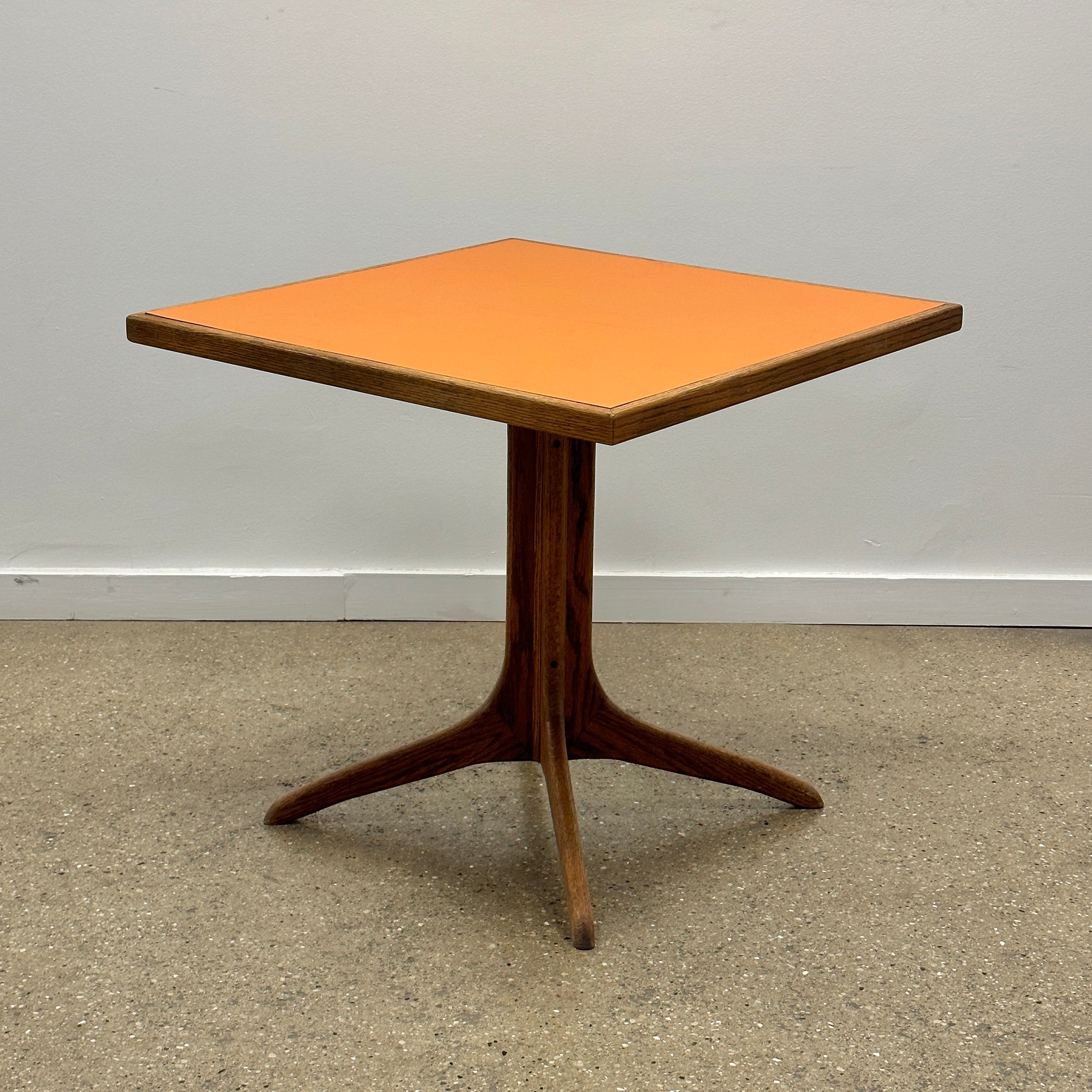 Oak/Linoleum Square Table