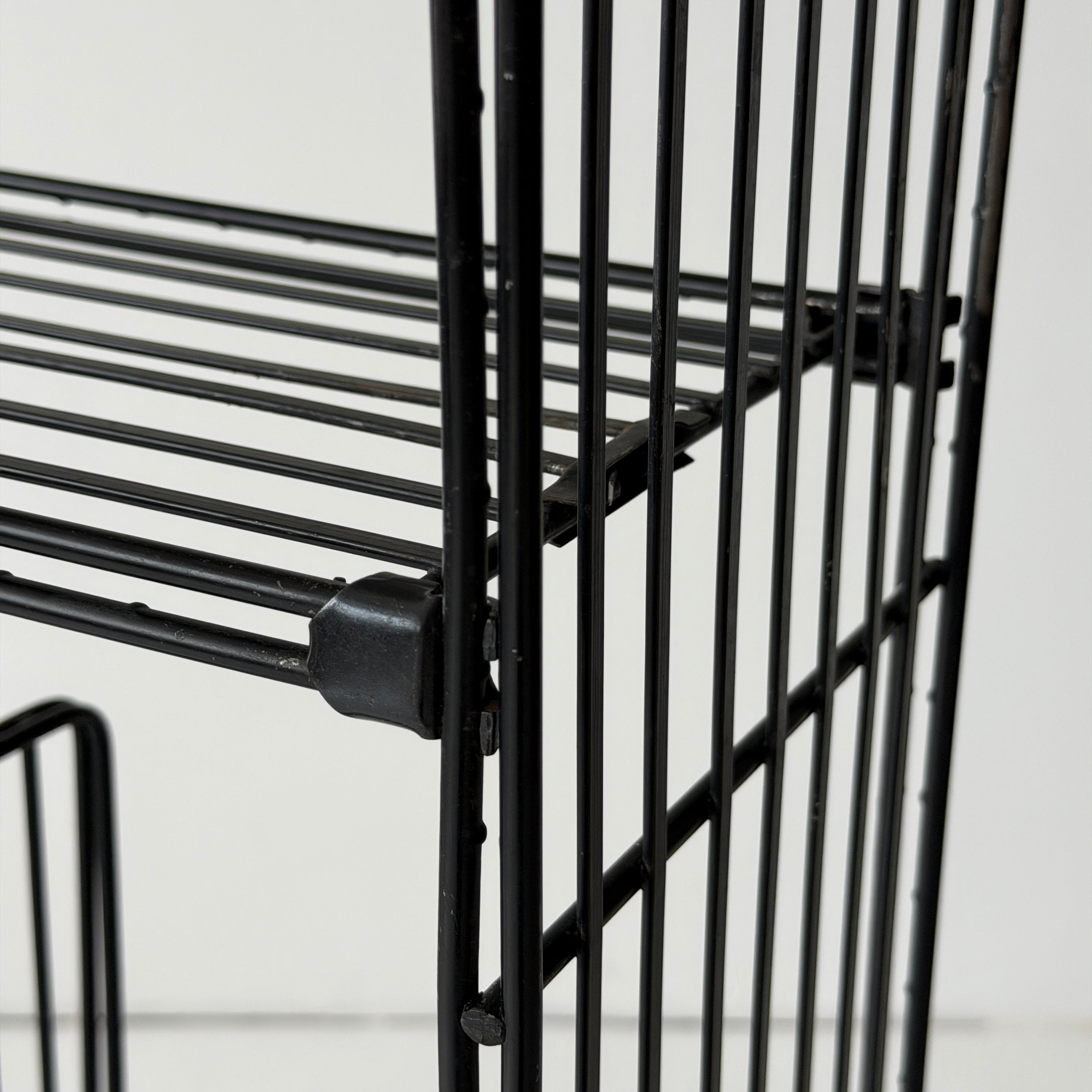 Multistrux Iron Shelving by Multimueble