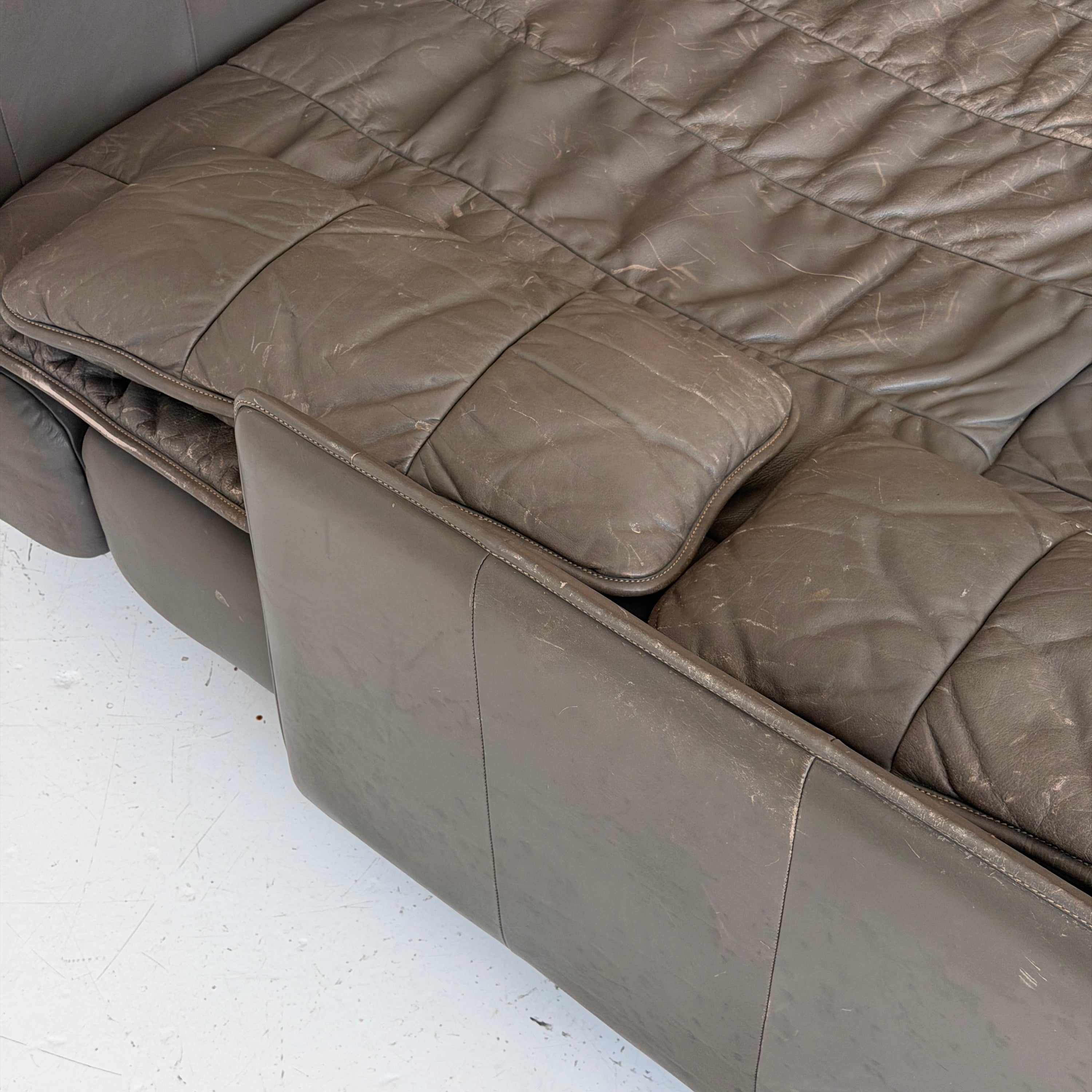 DS-69 Leather Sleeper Sofa by De Sede