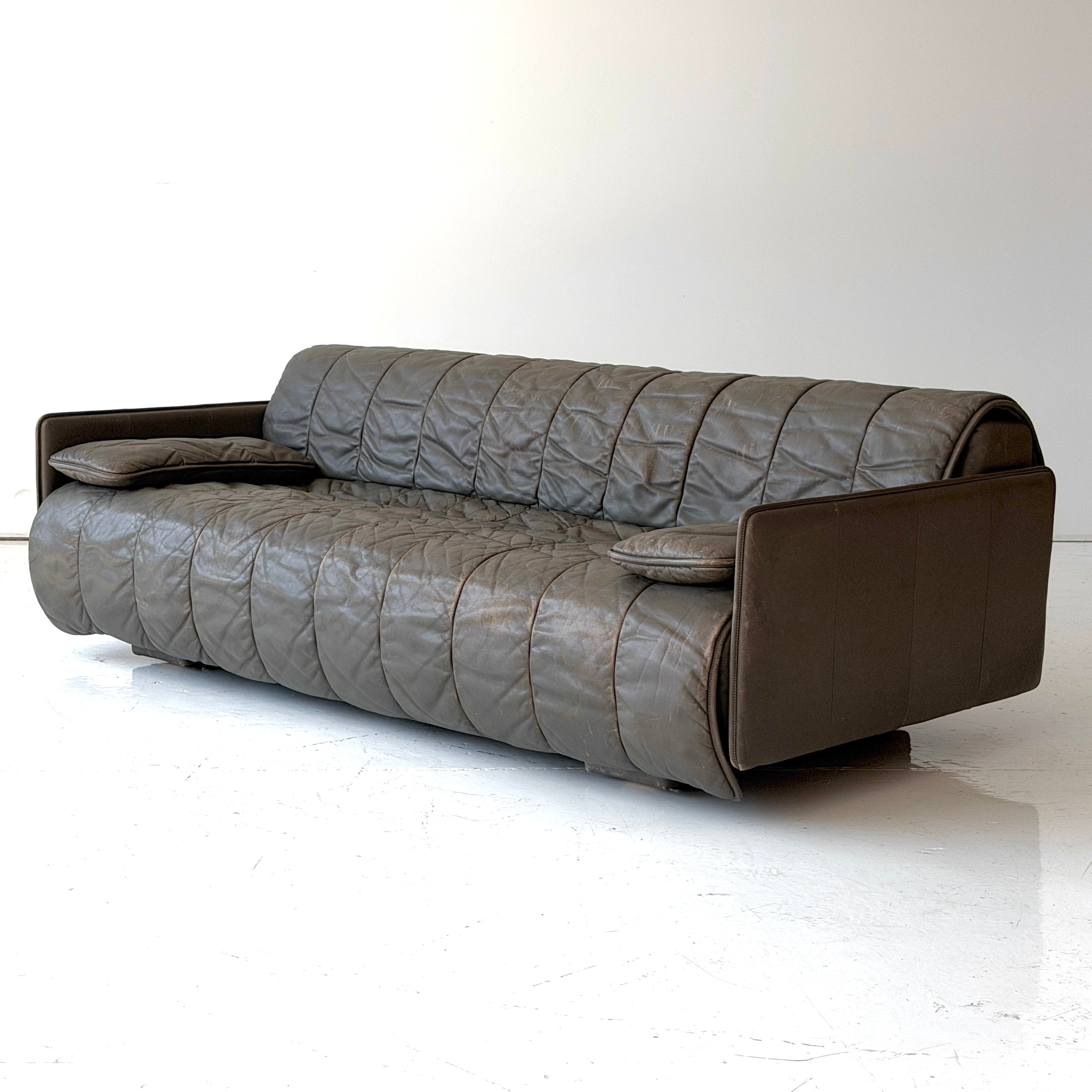 DS-69 Leather Sleeper Sofa by De Sede