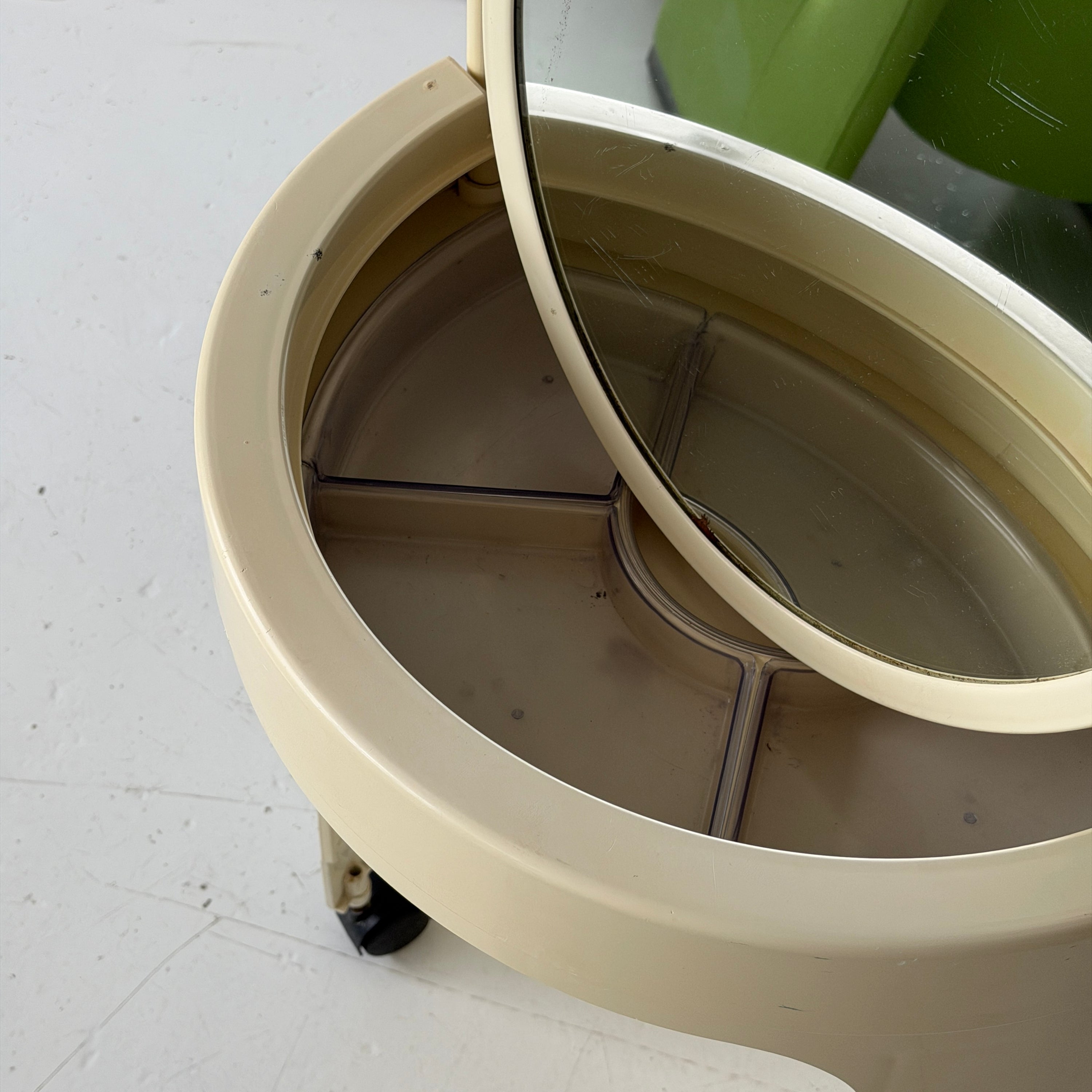 Silvi Vanity by Studio Kastilia
