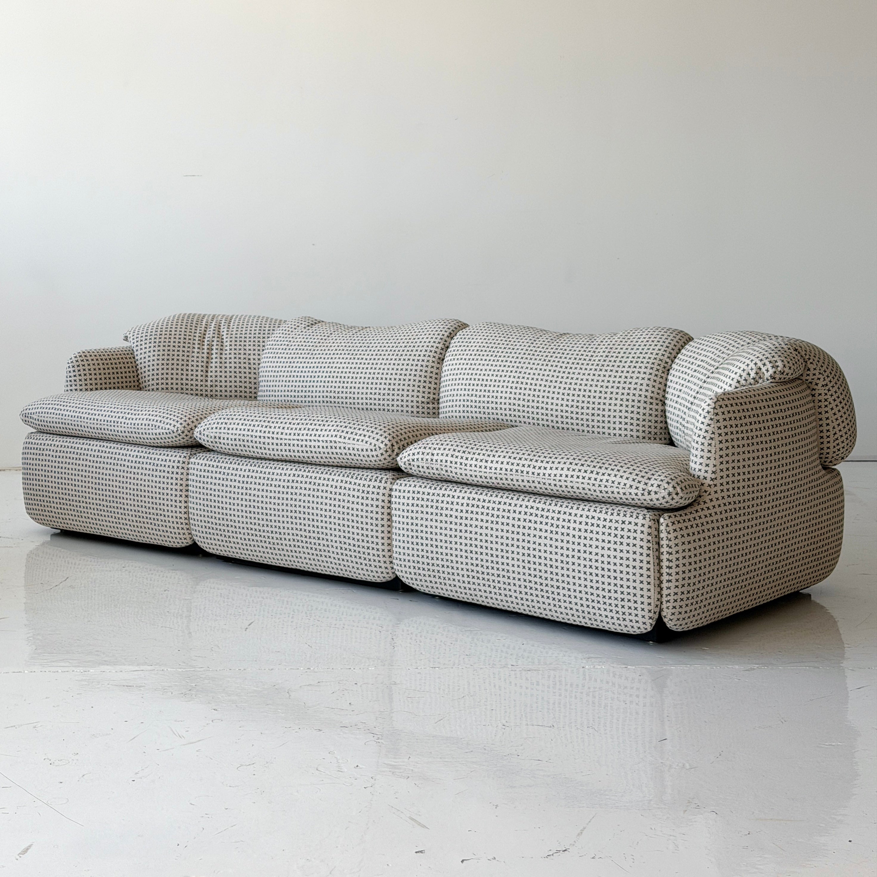 Confidential Sofa by Alberto Rosselli for Saporiti
