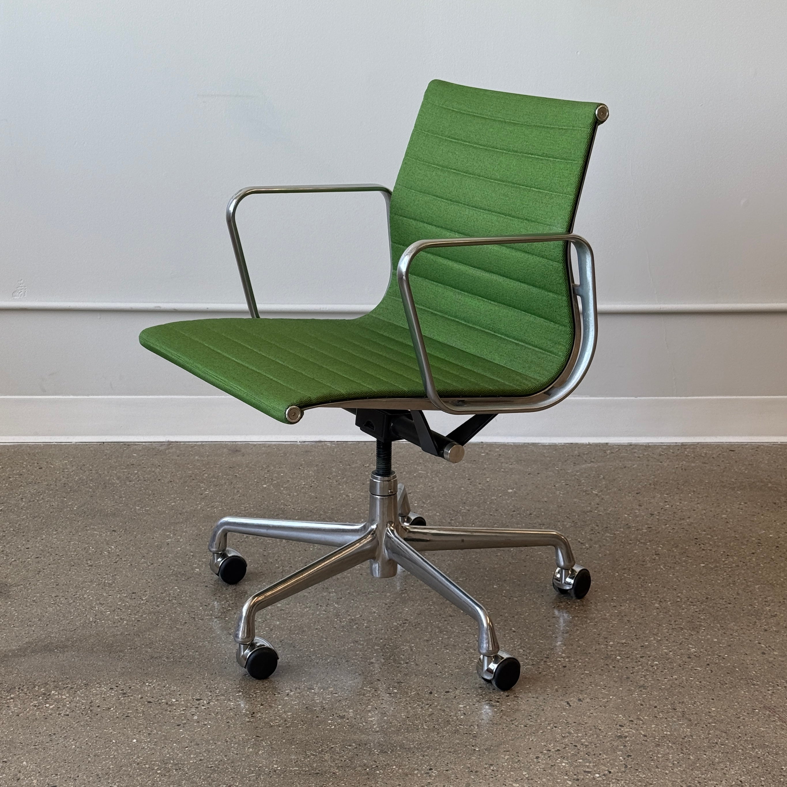 Aluminum Group Task Chair by Charles and Ray Eames for Herman Miller ...