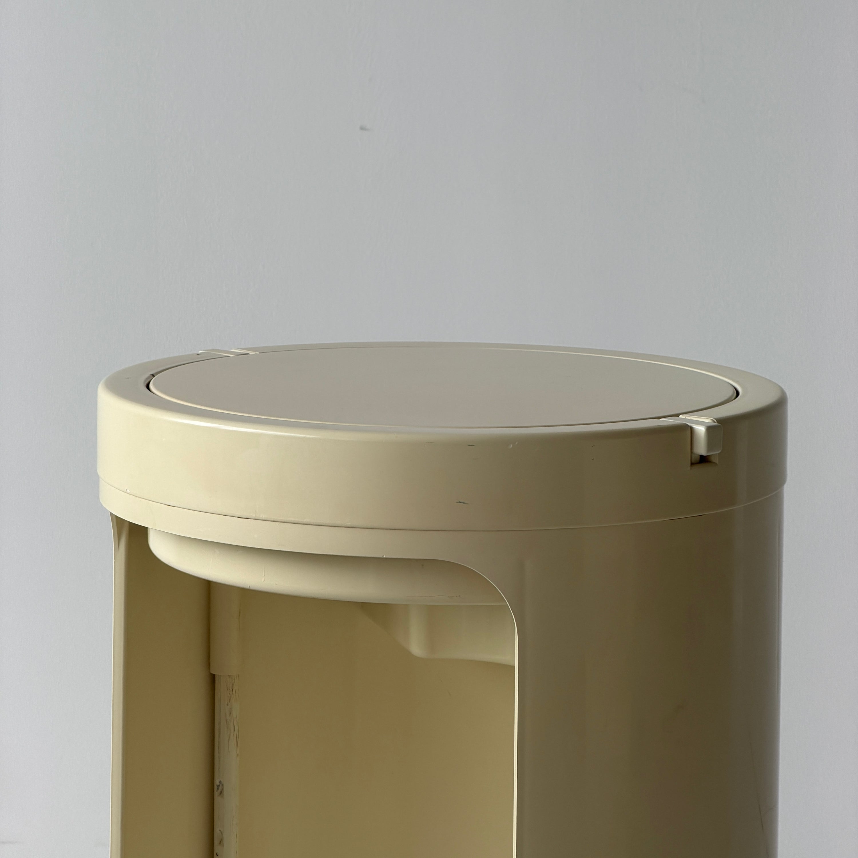 Silvi Vanity by Studio Kastilia